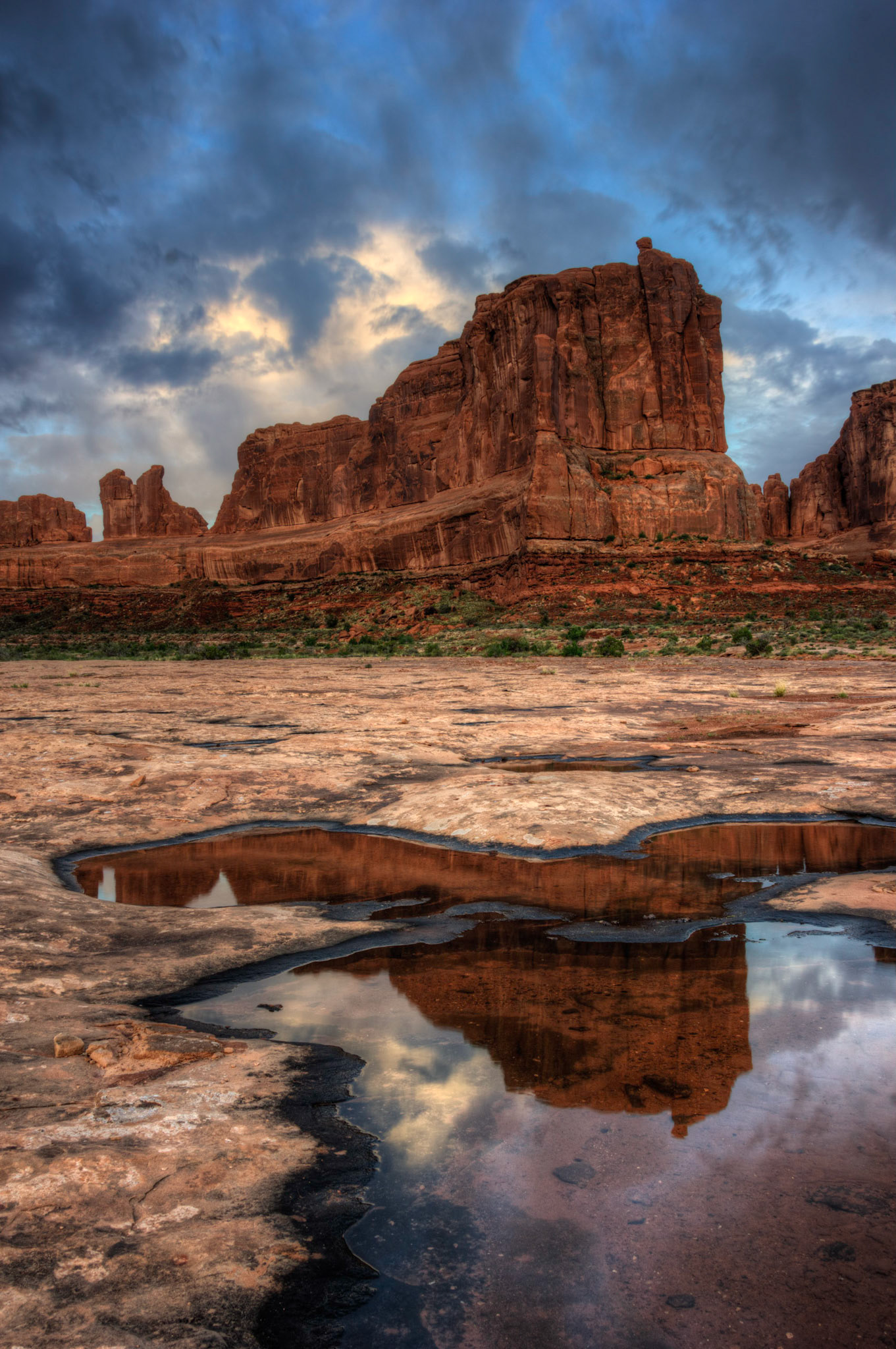 Sunrise near the Courthouse Towers.Arches National Park19 May 2015This is an HDR image consisting of 5 exposures merged in Photomatix Pro. Additional processing in Lightroom and Photoshop.PENTAX K-3, Sigma 18-250mm f/3.5-6.3 DC OS HSMISO 100 18 mm  ¹⁄₁₅ sec at ƒ / 11