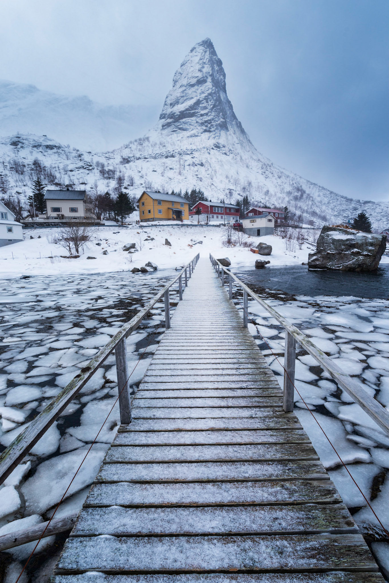 The pinnacle of Hammarskaftet, with thick clouds obscuring the mountains behind.Reine, Nordland, NorwayMarch 18, 2018PENTAX K-1, HD PENTAX-D FA 15-30mm F2.8ED SDM WRISO 400 17 mm  ¹⁄₁₀₀ sec at ƒ / 13