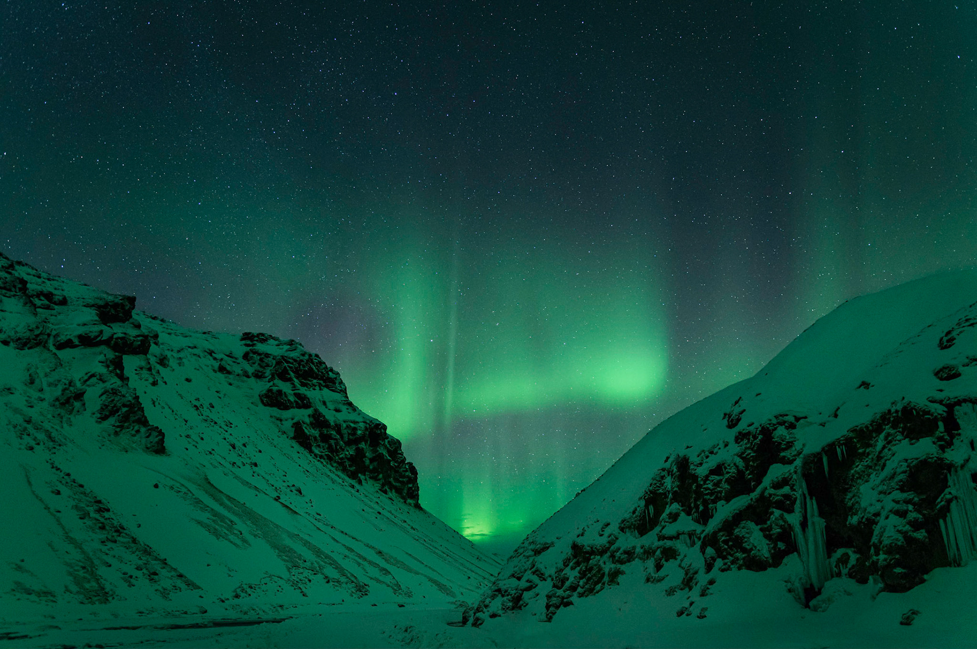 The Aurora Borealis, near Hotel Katla.Vík, Suðerland, IcelandFebruary 11, 2016Pentax K-3, SIGMA 18-35mm F1.8 DC HSM A013ISO 800 18 mm  8.0 sec at ƒ / 1.8