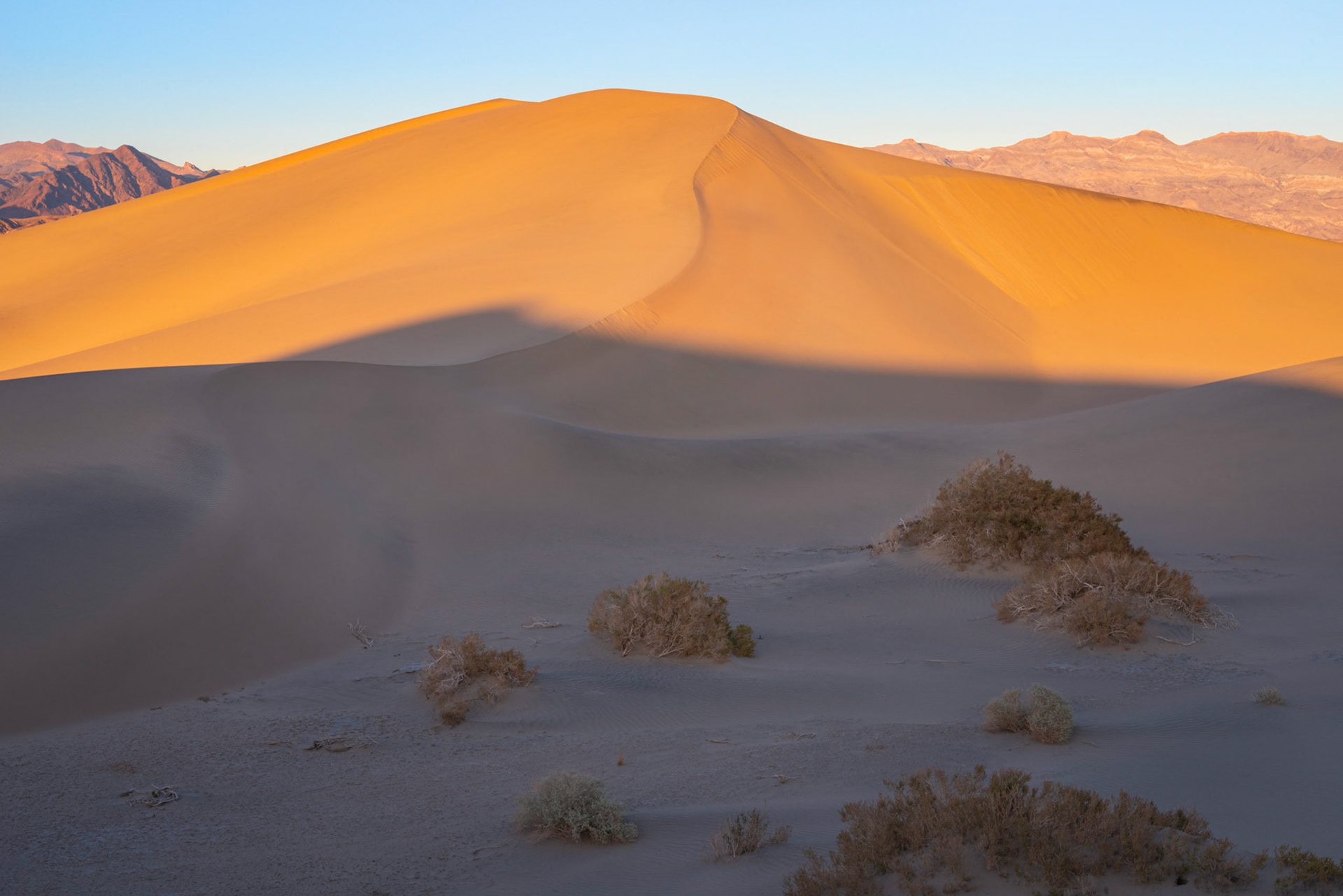 Mesquite Flats, late afternoon.Death Valley National ParkCaliforniaFebruary 20, 2020Pentax K-1, TAMRON 28-300mm F3.5-6.3 Ultra zoom XRISO 100 53 mm  ¹⁄₁₀ sec at ƒ / 22