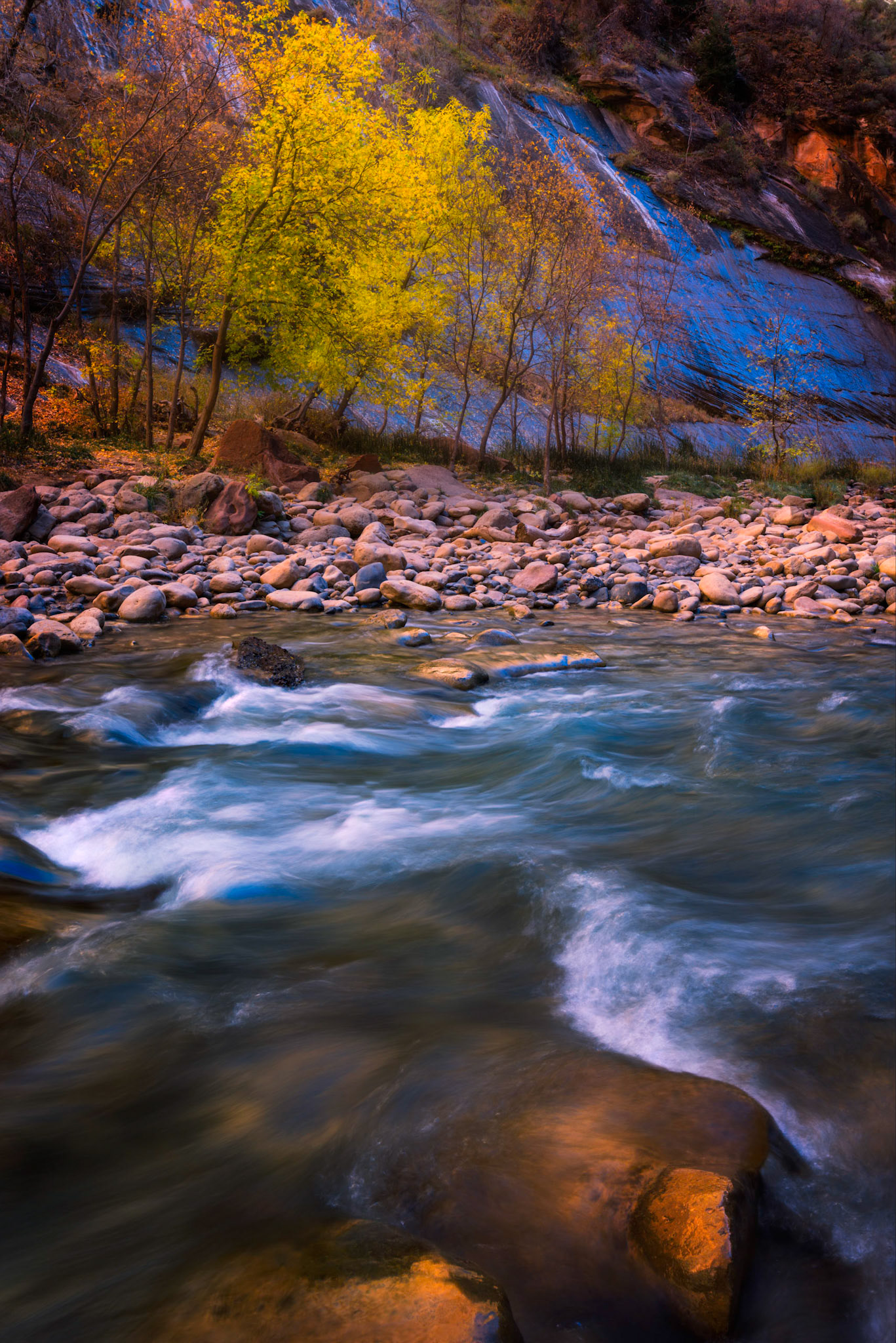 Along the Virgin River Narrows.⠀Zion National ParkUtahNovember 15, 2017PENTAX K-1, HD PENTAX-D FA 15-30mm F2.8ED SDM WRISO 100 30 mm  0.4 sec at ƒ / 20