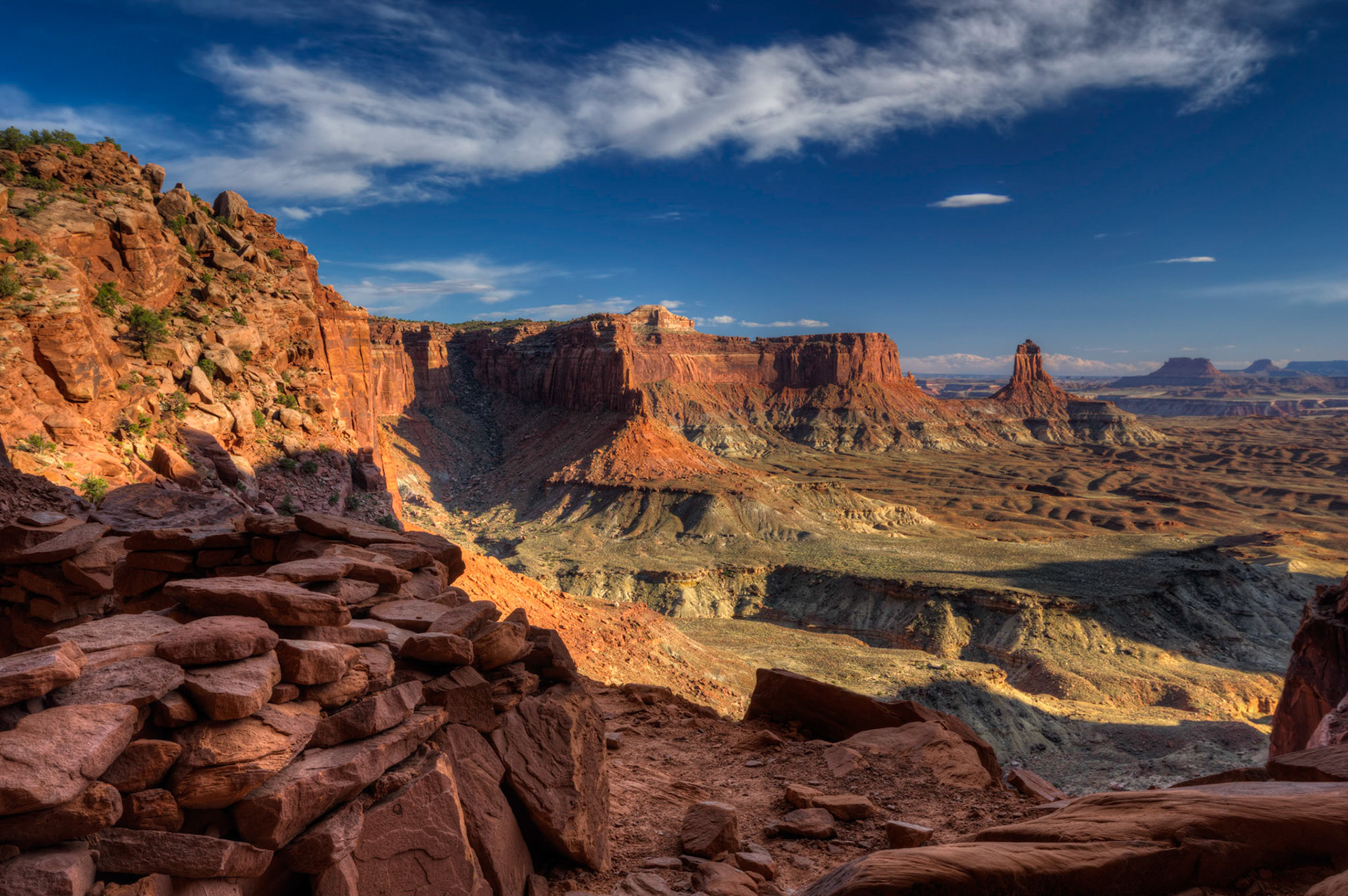 The view from alongside False Kiva.Canyonlands National Park19 May 2015This is an HDR image consisting of 5 exposures merged in Photomatix Pro. Additional processing in Lightroom and Photoshop.PENTAX K-3, Sigma 10-20mm f/4-5.6 EX DCISO 100 20 mm  ¹⁄₁₃ sec at ƒ / 11