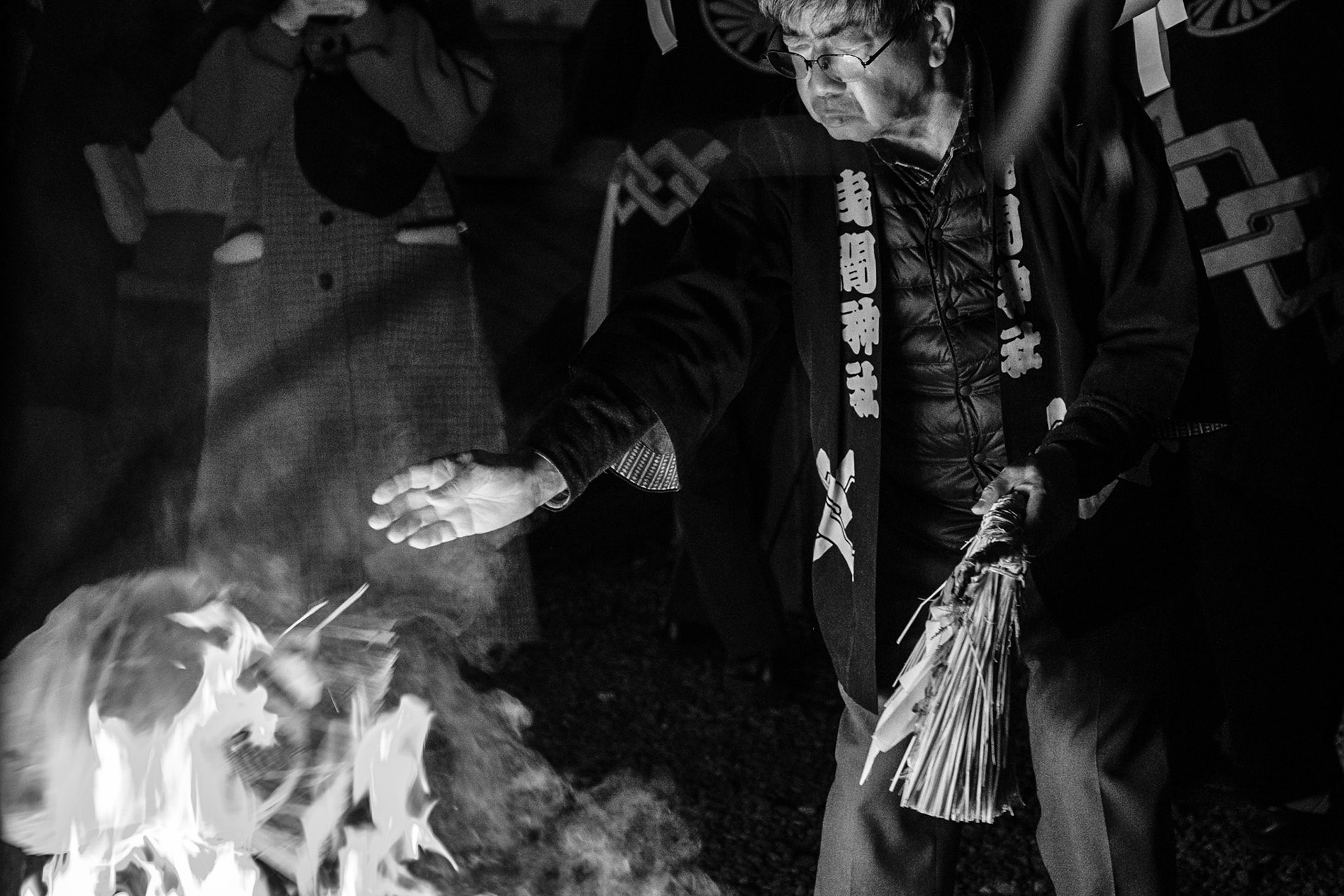 January 1st 2019, somewhere in Tokyo just after midnight. People gather in front of the local temple, to pray for the prosperity in the coming year. The flame of the bonfire old spells - it is time to buy new. Saint arrows and fortunes sell quickly at the ltemple shop. People impatiently open the paper and read, what is  supposed to become of them. Bad fortunes are left in the temple - maybe the odds will have mercy and turn disasters away? Sweet, hot amazake is a perfect drink for the cold night. It is very quiet - only silent voices of people talking and the sounds of koto, a traditional Japanese instruments are not enough to destroy the silence of the night.