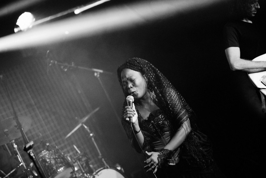 live foto moonlight benjamin singend