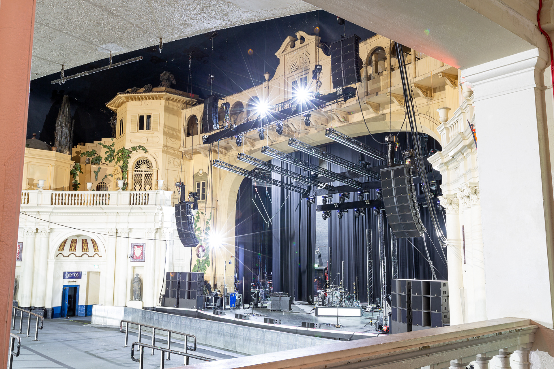 System Tech, Khruangbin/Parov Stelar/Rosalia/White Lies @ Brixton Academy 2019
