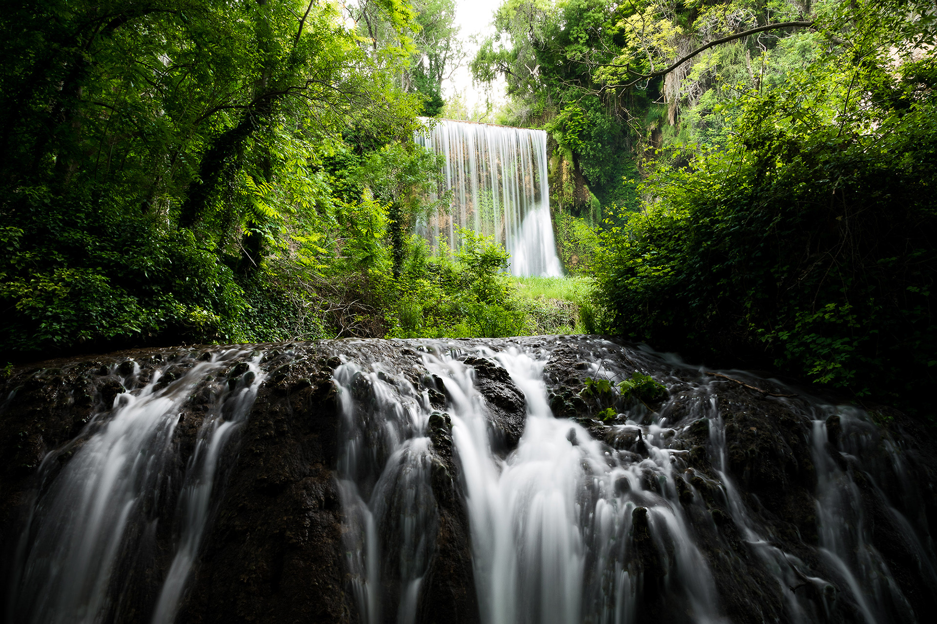 Cascadas en el Monasterio de Piedra ilustrando un artículo sobre el centro de interes en composicion fotografica