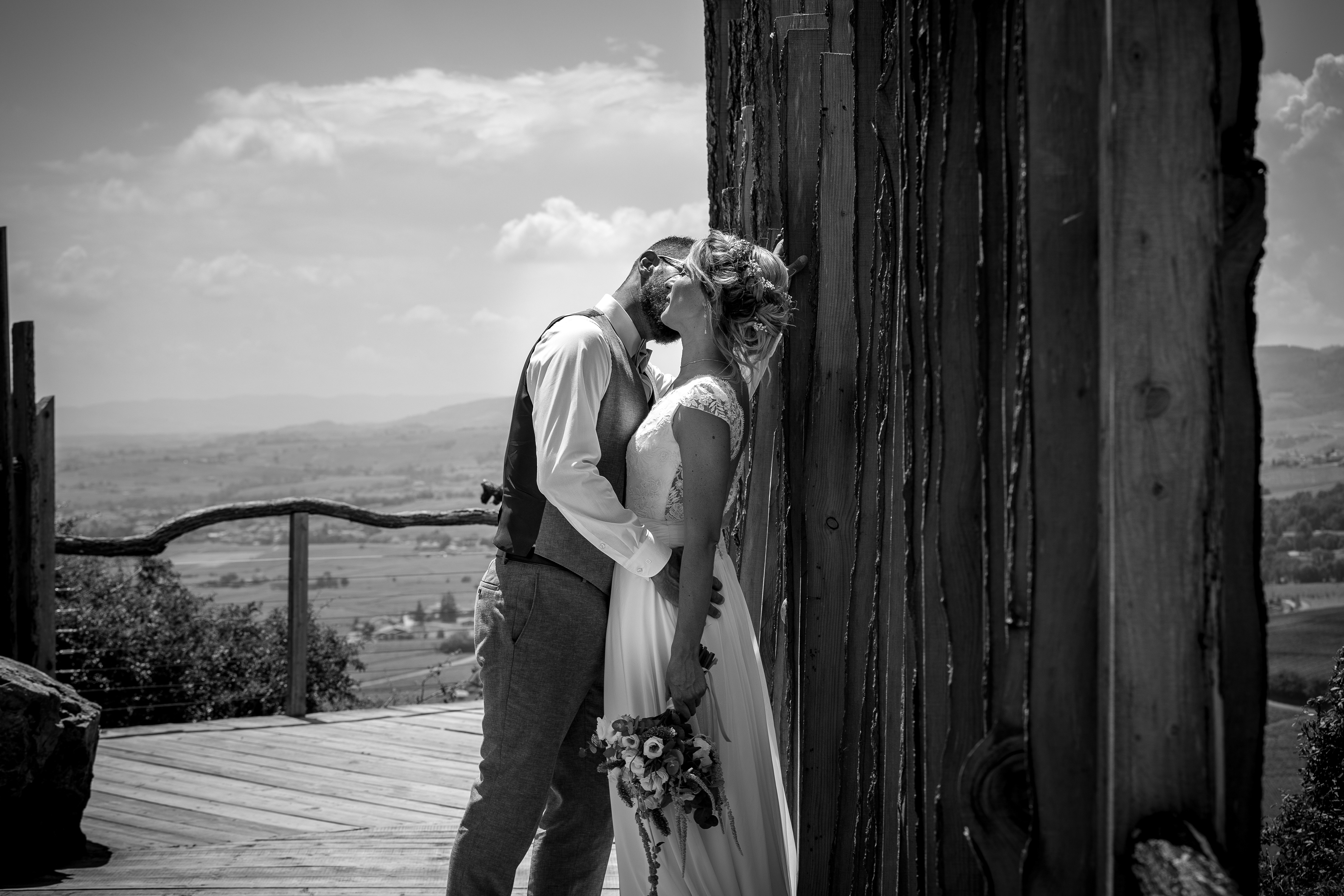 shooting mariage beaujolais Mont Brouilly by Mika Pollet Photographe Beaujolais