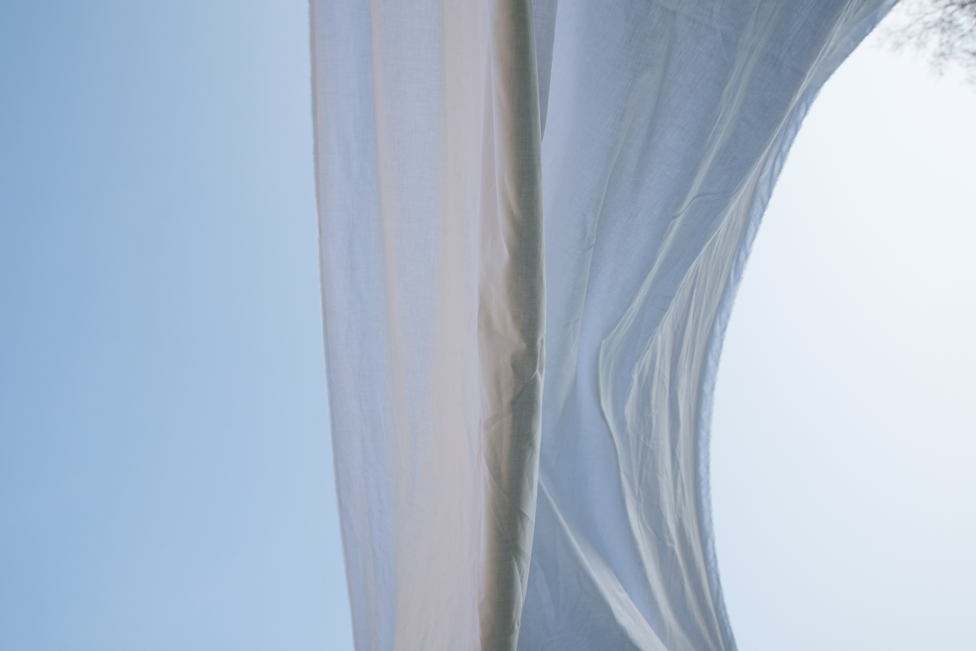 Elena Groud, Extimité 2 - colonne, 2019, impression Latex sur papier dos bleu 125g, 200 x 133,5 cm