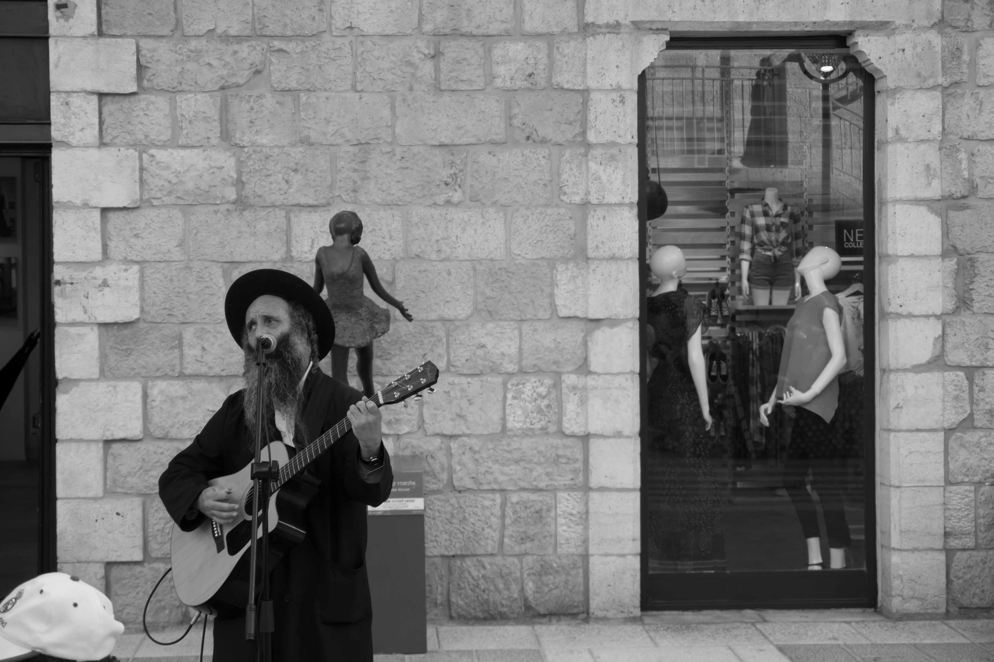 Jerusalem Guitarist