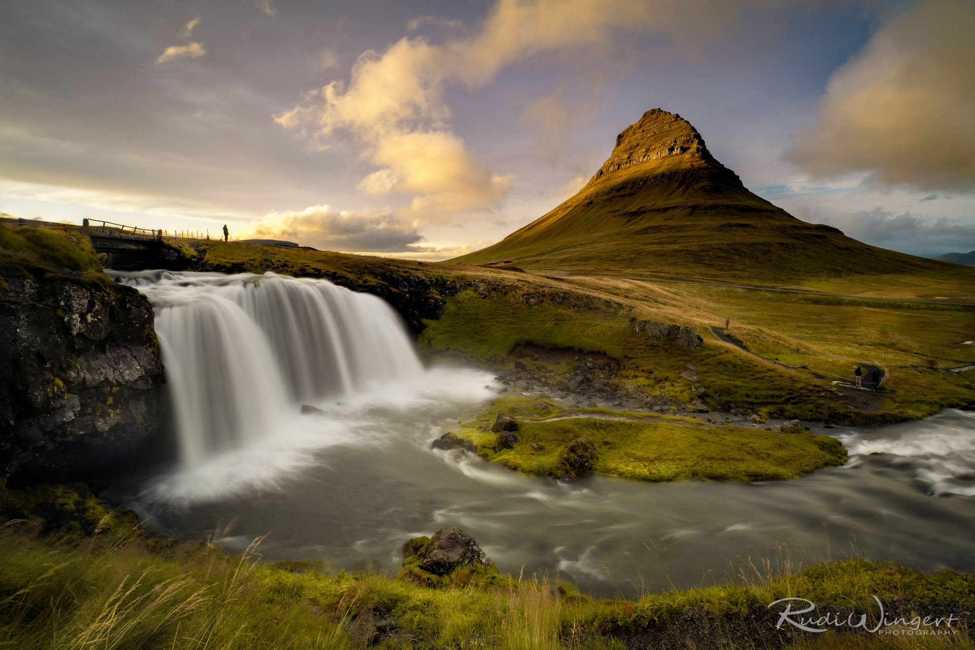Kirkjufellsfoss e Kirkjufells Mountain