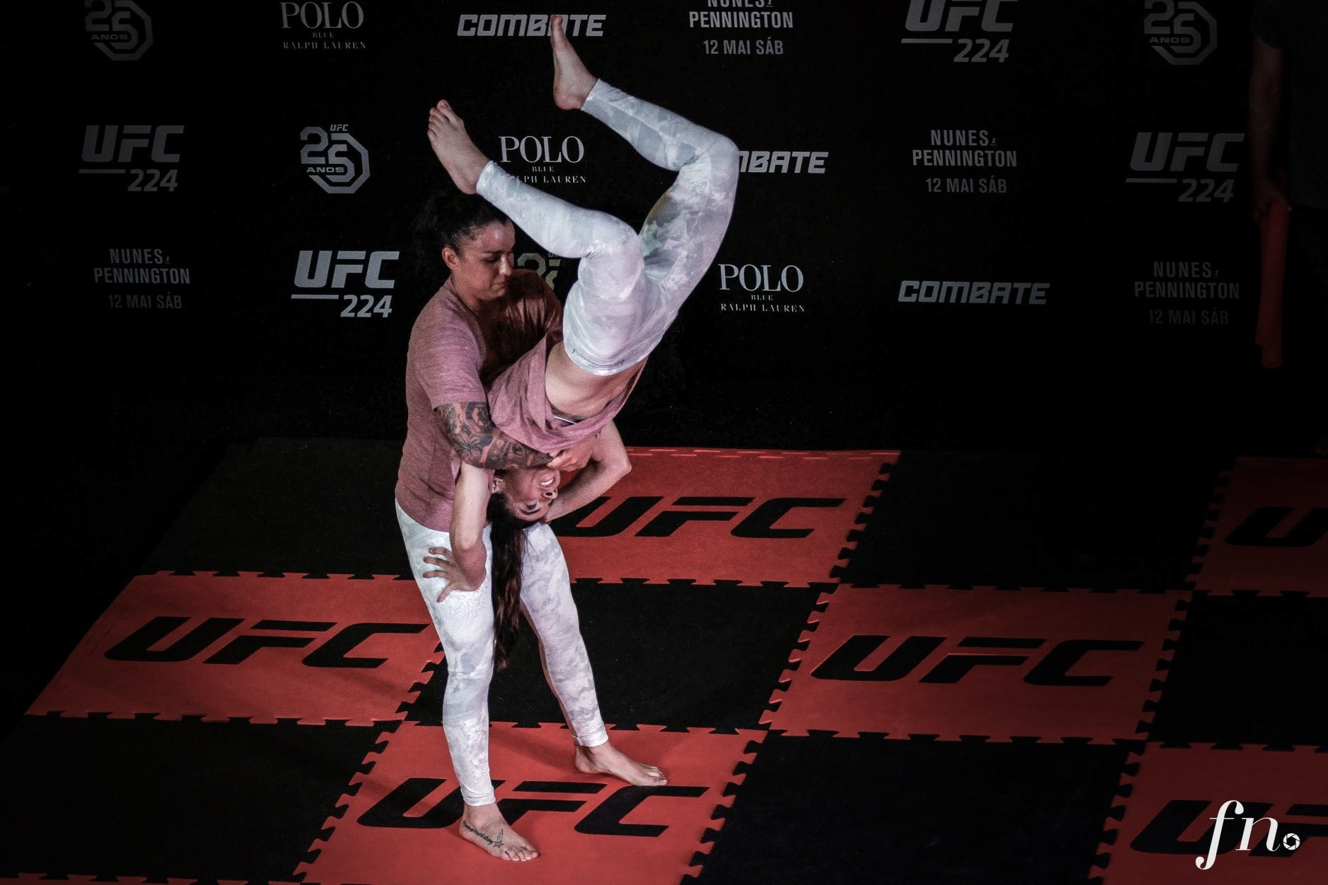 RIO DE JANEIRO, RJ, 09.05.2018: UFC - Treino aberto do UFC 224, na Praça de eventos do Barra Shopping, localizado na Barra da Tijuca, no Rio de Janeiro (RJ), nesta quarta (9). (Foto: Fred Nogueira)