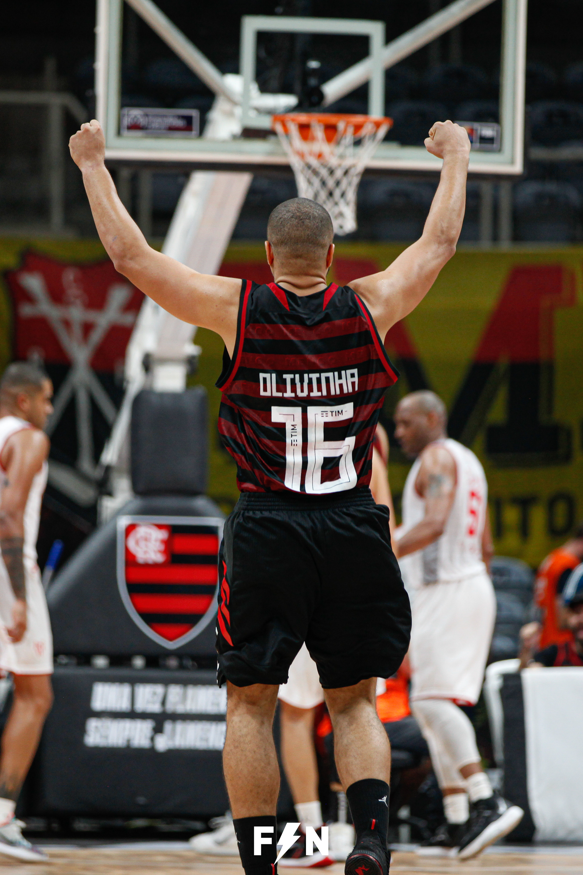 Lances da partida entre flamengo 66 x 64 instituto córdoba