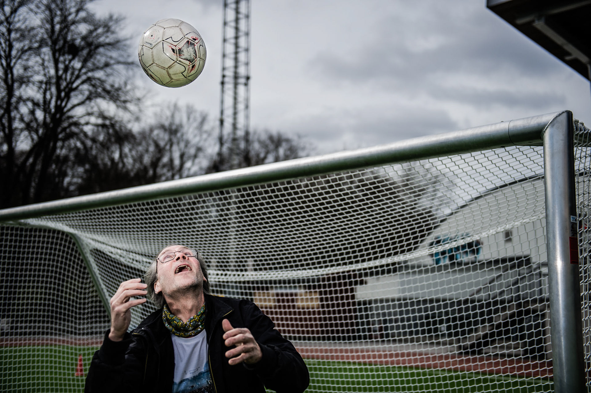 Janne Söderberg sells the homeless magazine "Situation Stockholm". He dreams that his beloved Hammarby some day will win the league.