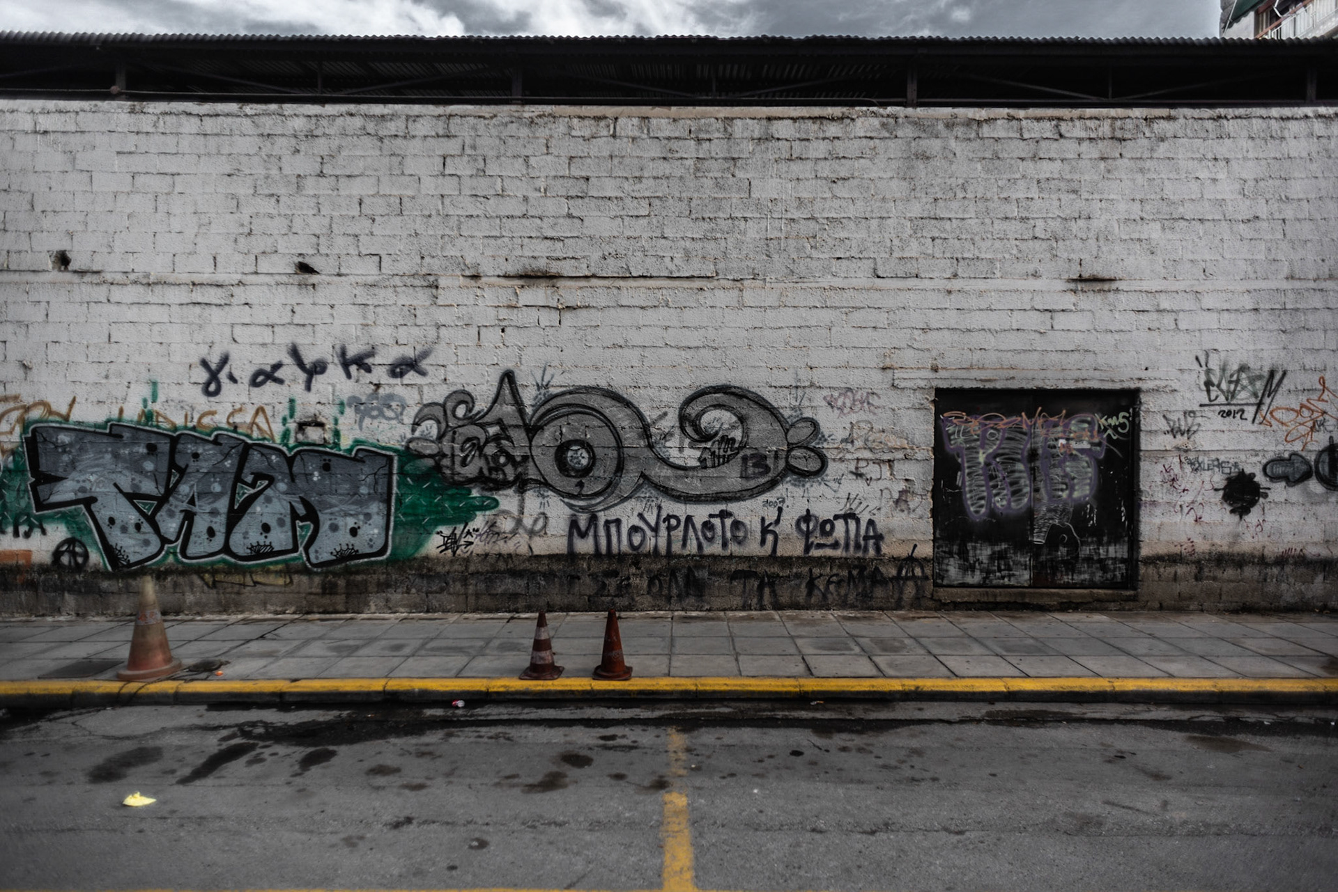 larisa urban street walk