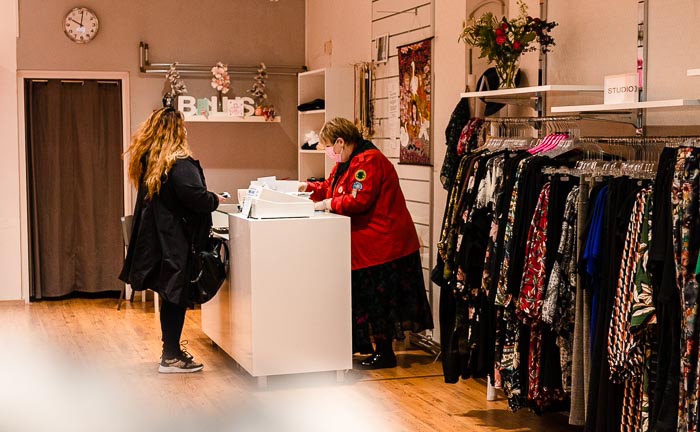 Bernadine Brouwer combineert haar vrijwilligerswerk als algemeen bestuurslid voor Scouting A.P.V. Gorinchem met het runnen van een eigen plussize kledingwinkel.