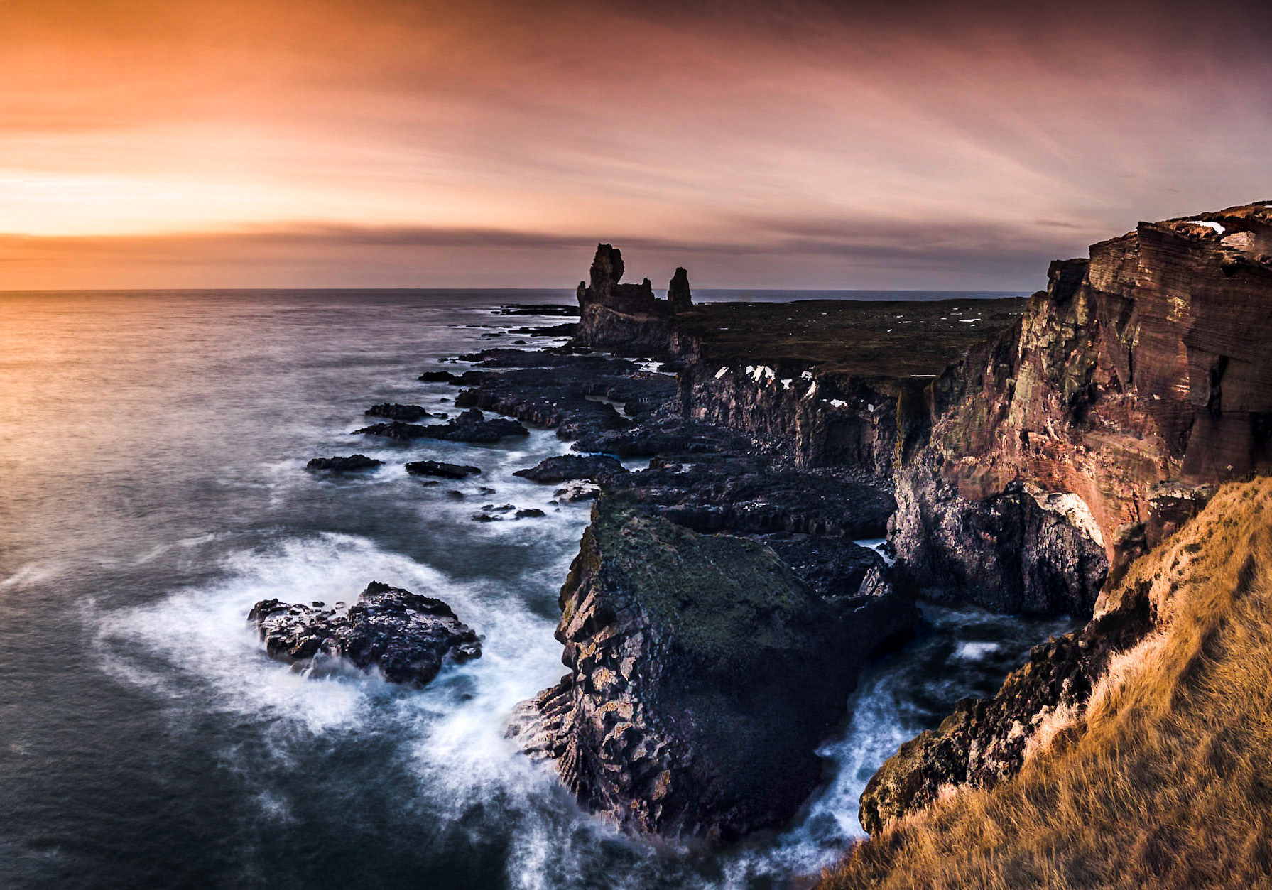 Lóndrangar, Island
