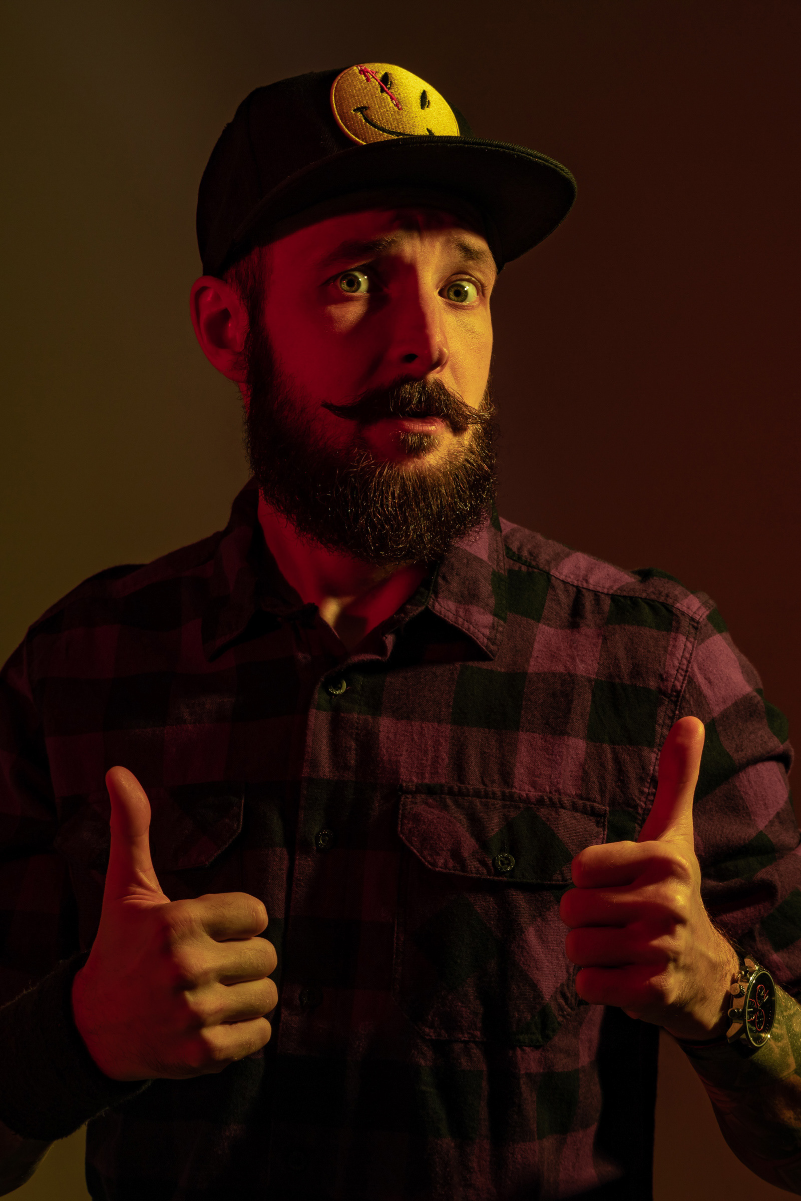 Adam Van Bendler, komik