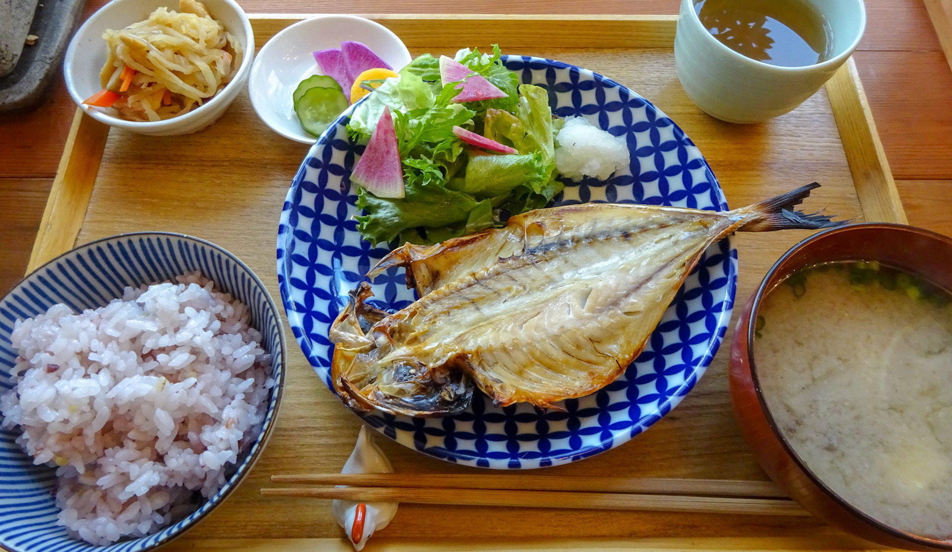 鎌倉駅そばの朝ごはん屋さん。朝の美味しいごはんは旅の楽しみの一つです。