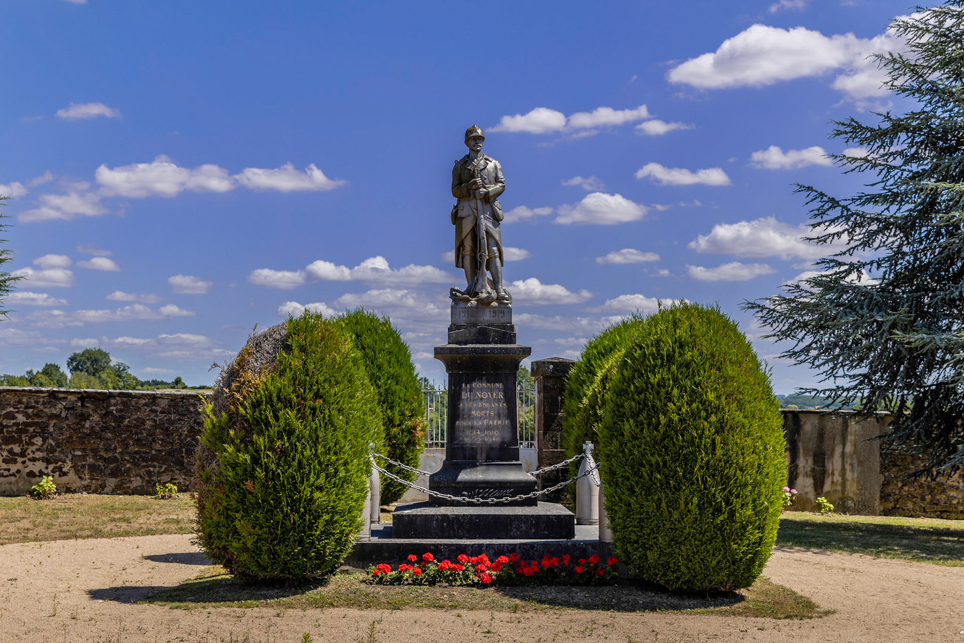 Le Monument aux Morts du Noyer