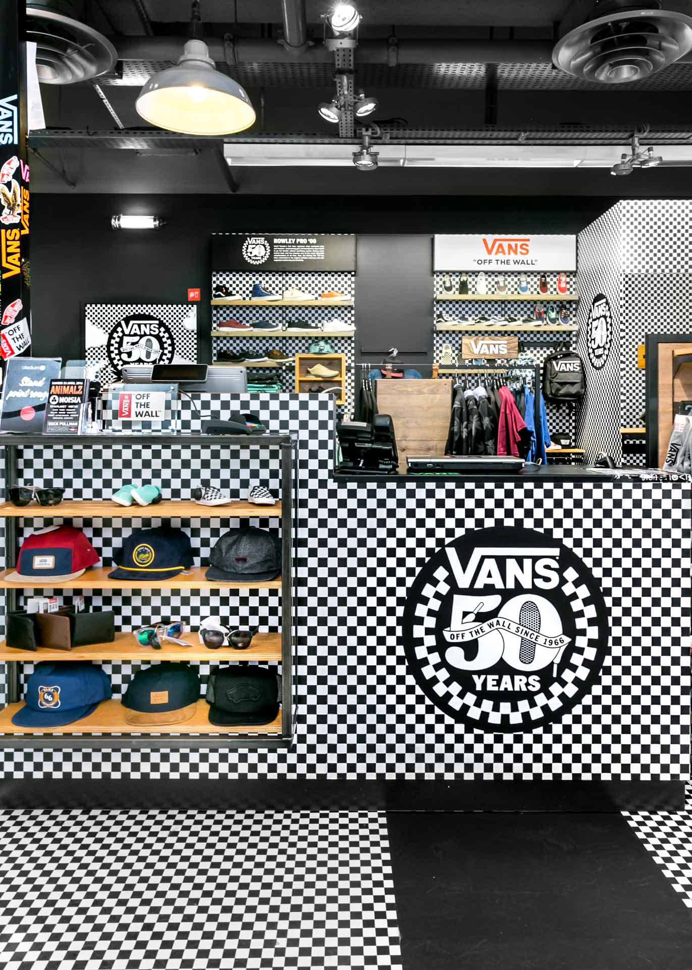 vans rideau centre