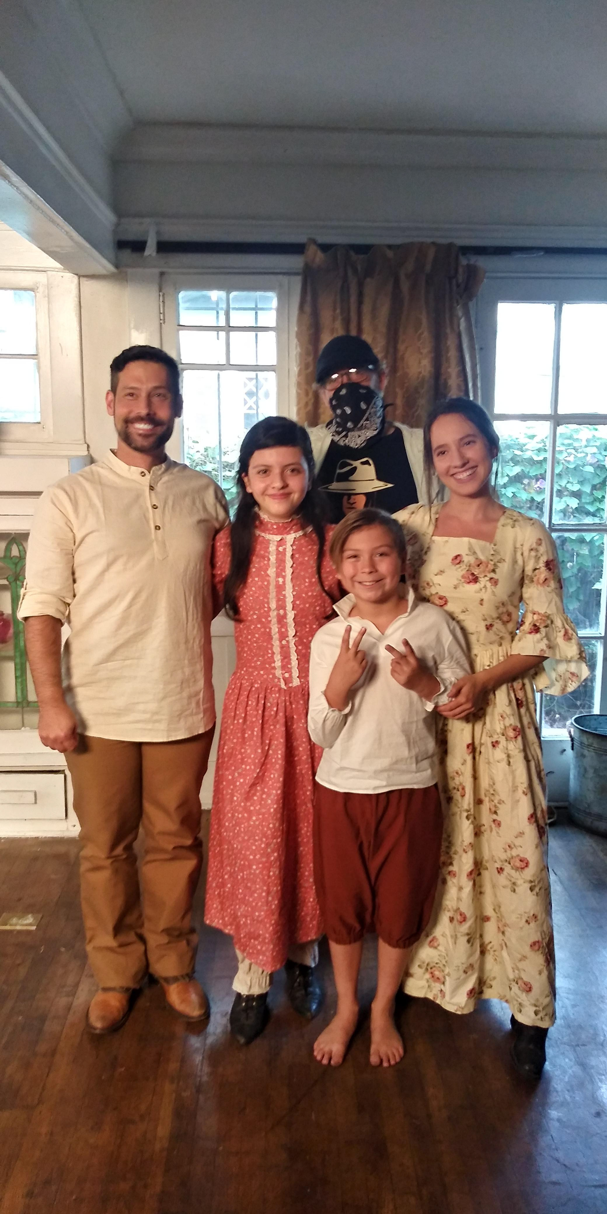 Adam Fried (Michael Falcon), Sofia Chicorelli Serna (Emma Falcon), Aether Velarde (Edward Falcon), Paola Luelmo (Rebecca Falcon); In back Director Robert Christopher Smith