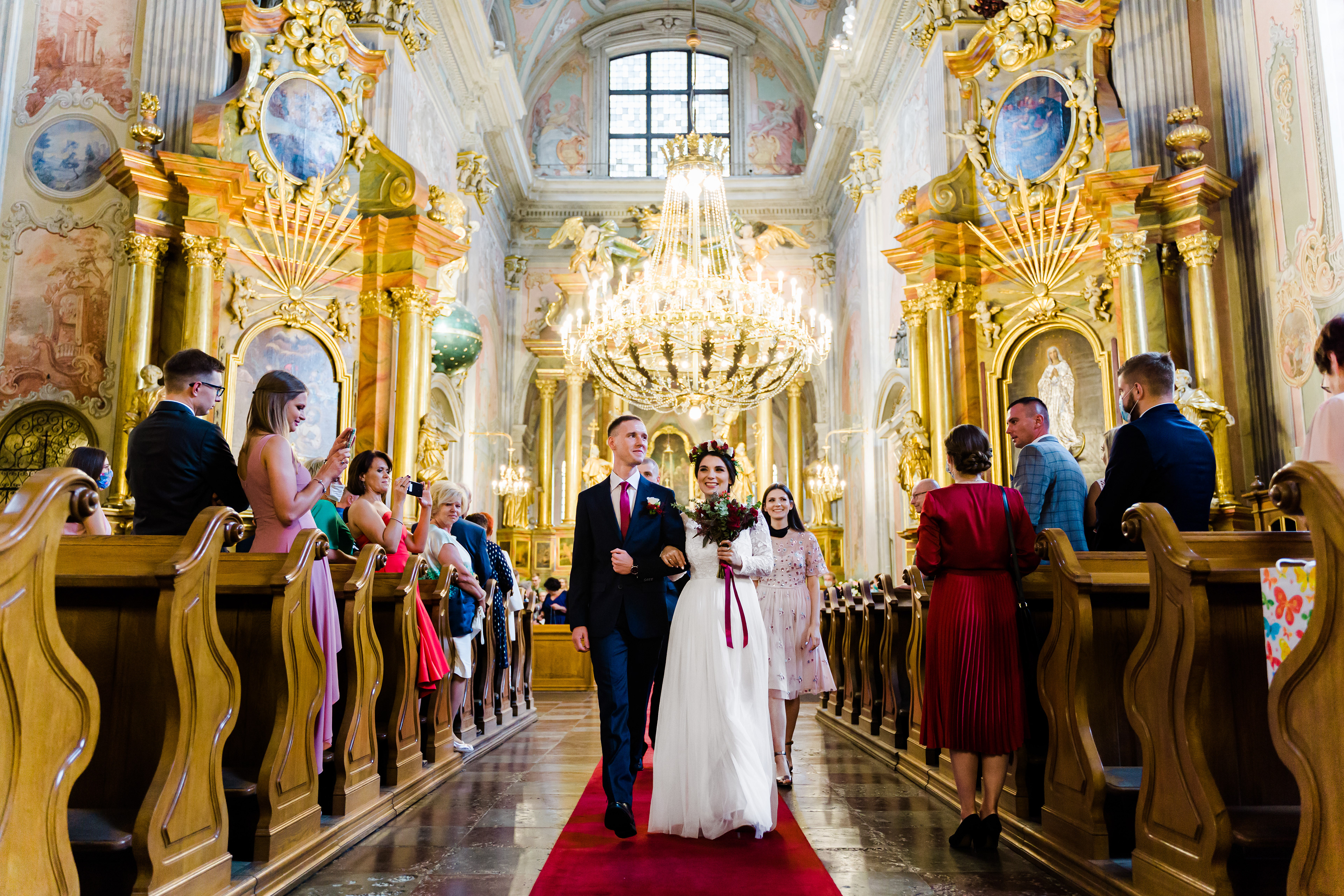 Ślub - wyjście z kościoła | Rafał Murawski fotografia ślubna