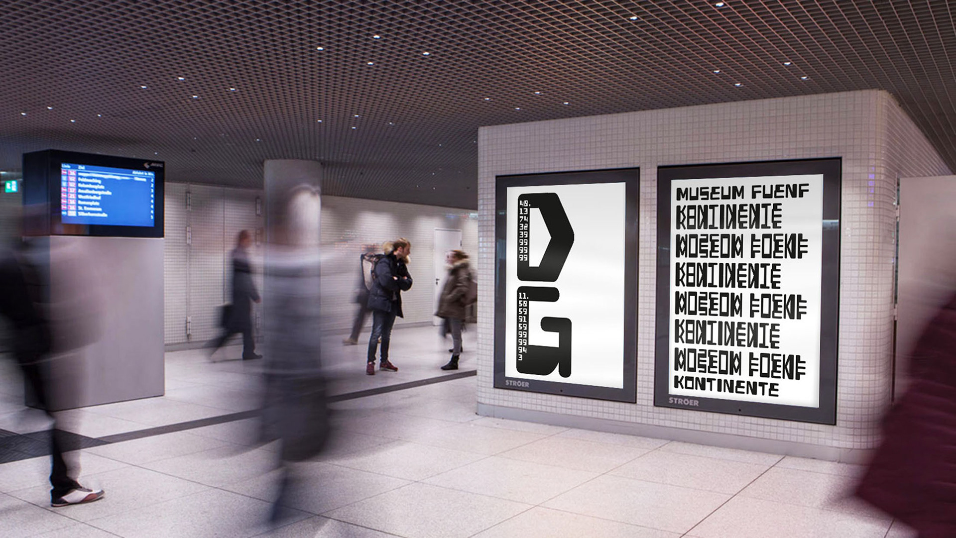 Zwei Plakatentwürfe im Untergeschoss des Münchner Hauptbahnhofs