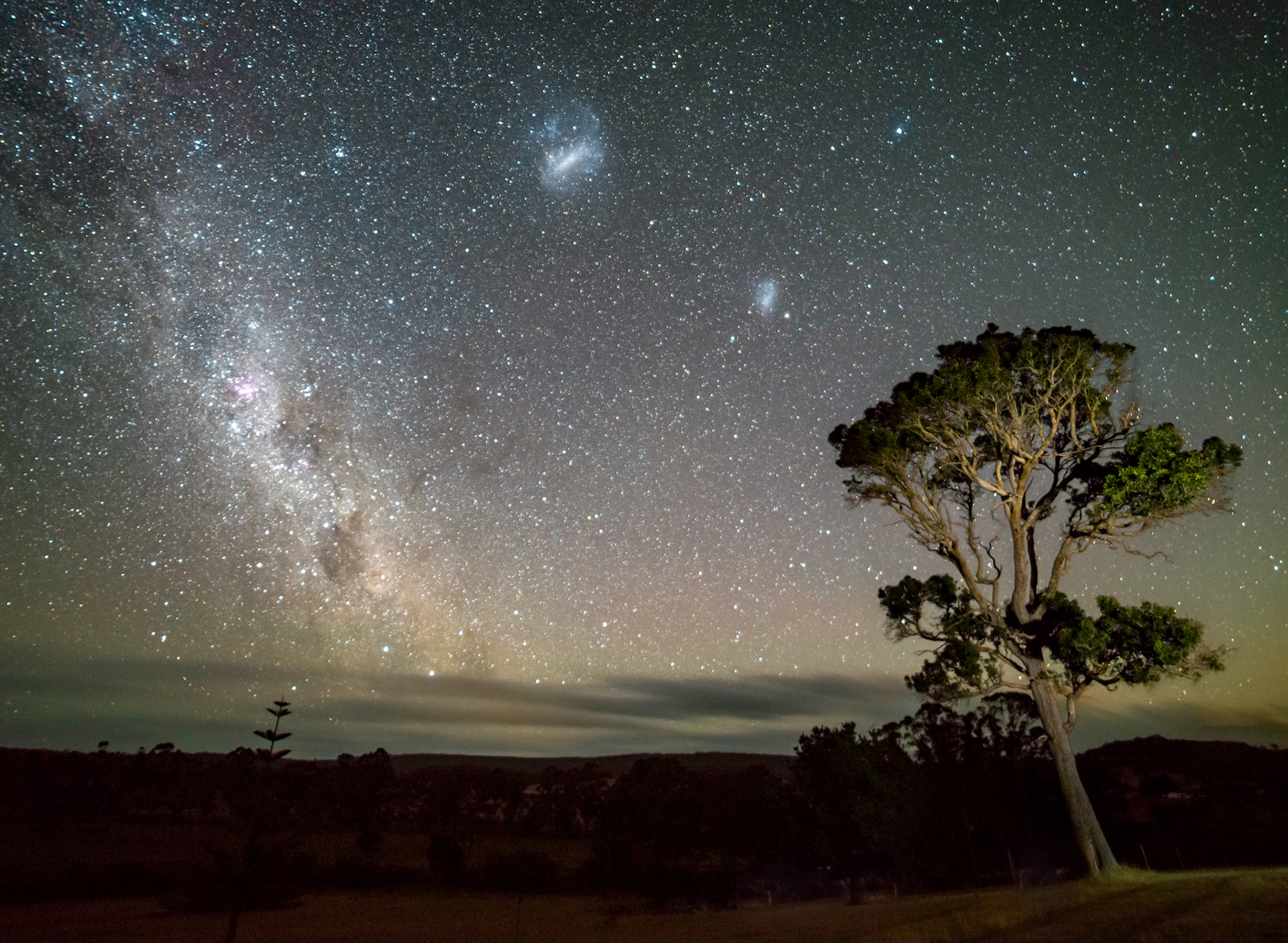 Made from 13 light frames by Starry Landscape Stacker 1.8.0.  Algorithm: Min Horizon Noise