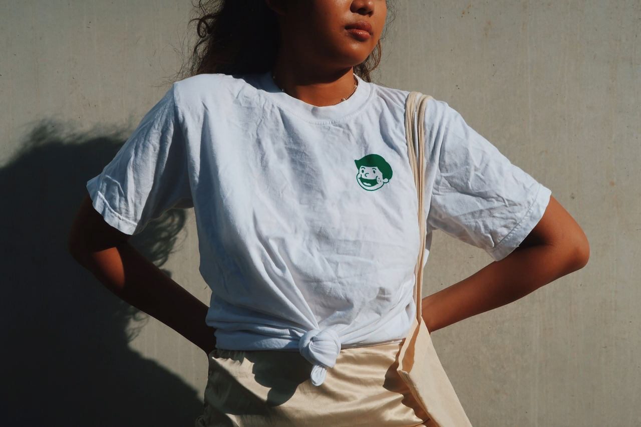 Front of the 1-800-Frada t-shirt worn by Cca (Putri Gusti)