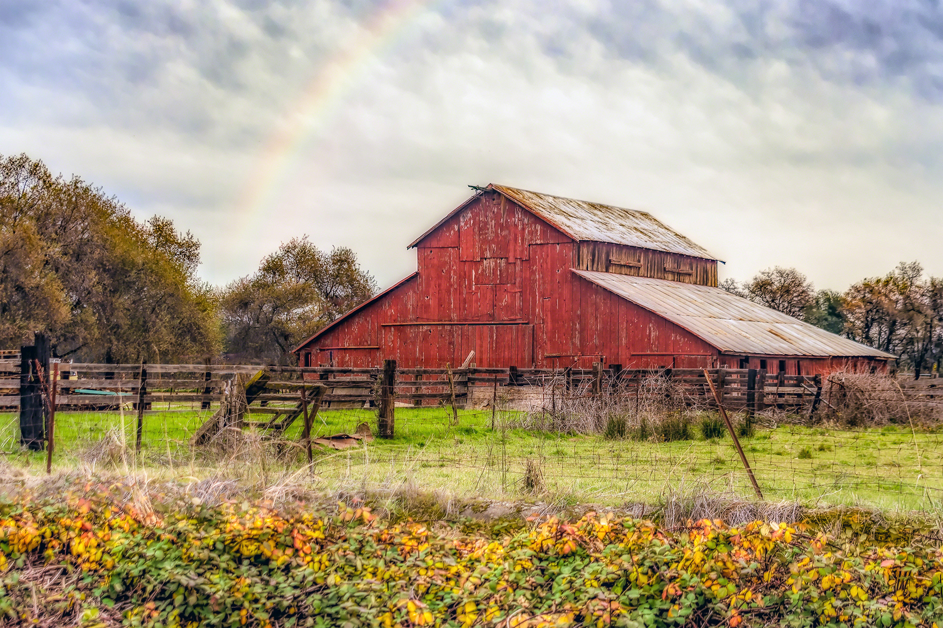 Marysville Red Barn (Rainbow)