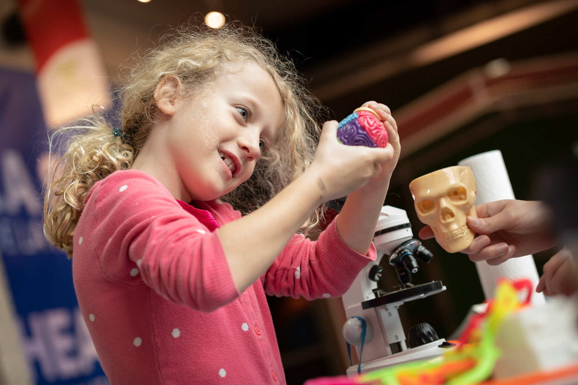A youngster learns about brains at the Montreal Science Centre from members of BrainReach, a McGill student-run group. September 2019.