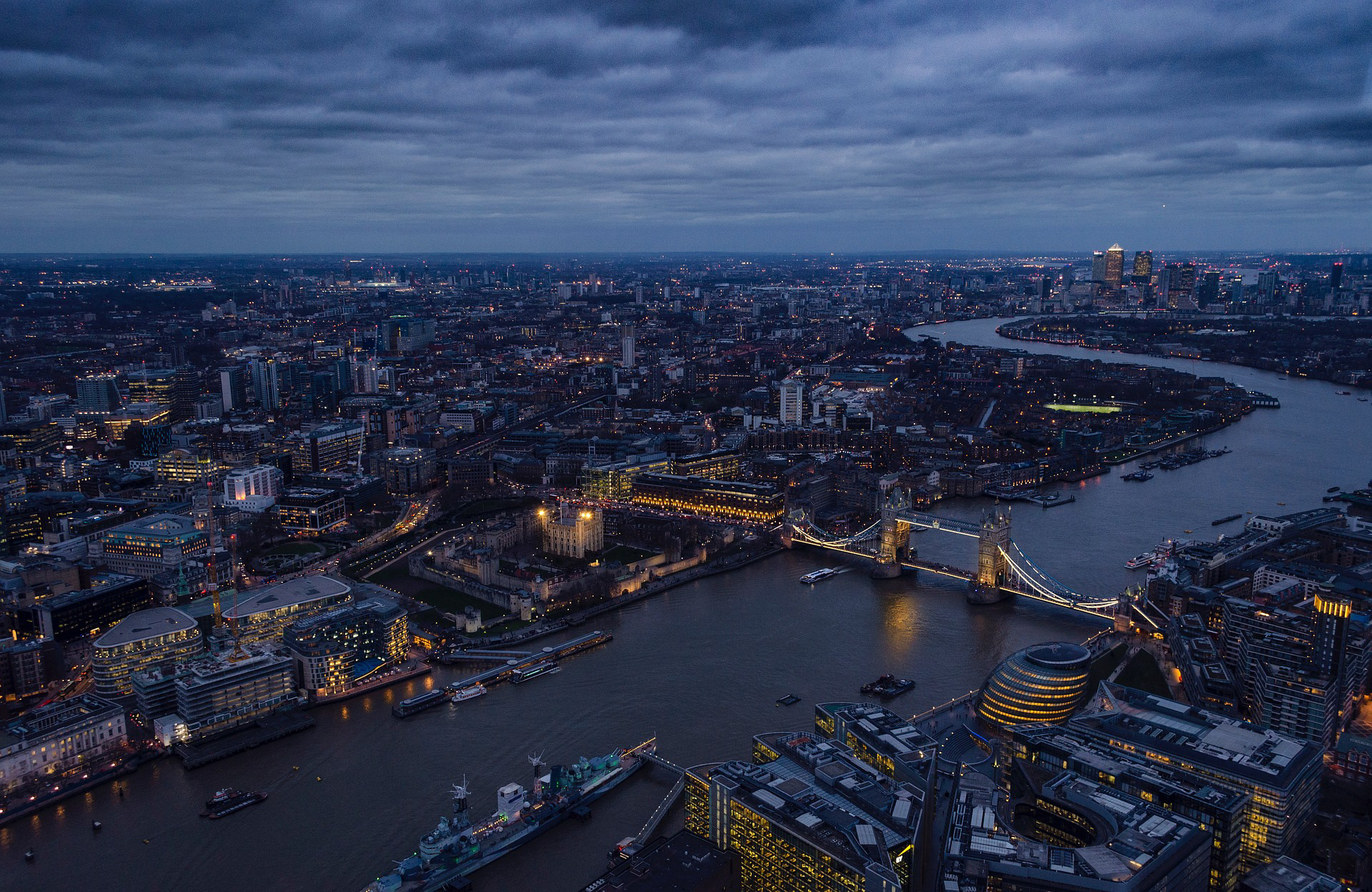 London River Thames Flowing Though