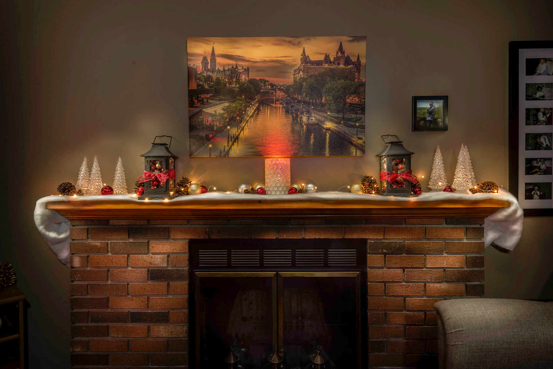 Diane's mantle is truly amazing every year. From the white cotton and little LED mini lights to the balls and lanterns - it's a very cozy place to be.
This is a light painting composite of a dozen individually lit frames.
