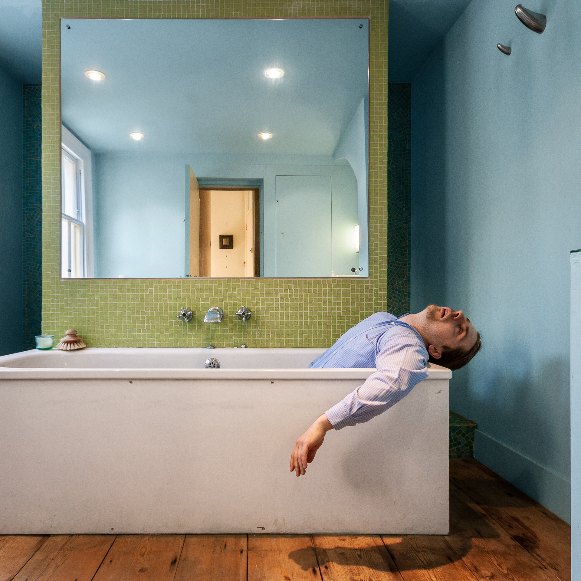 bathroom, jacqueslouisdavid, deathofmarat, thedeathofmarat, hopelessness, loneliness, downtime, capitalism, frenchrevolution, artproject, photographicproject, photographyproject