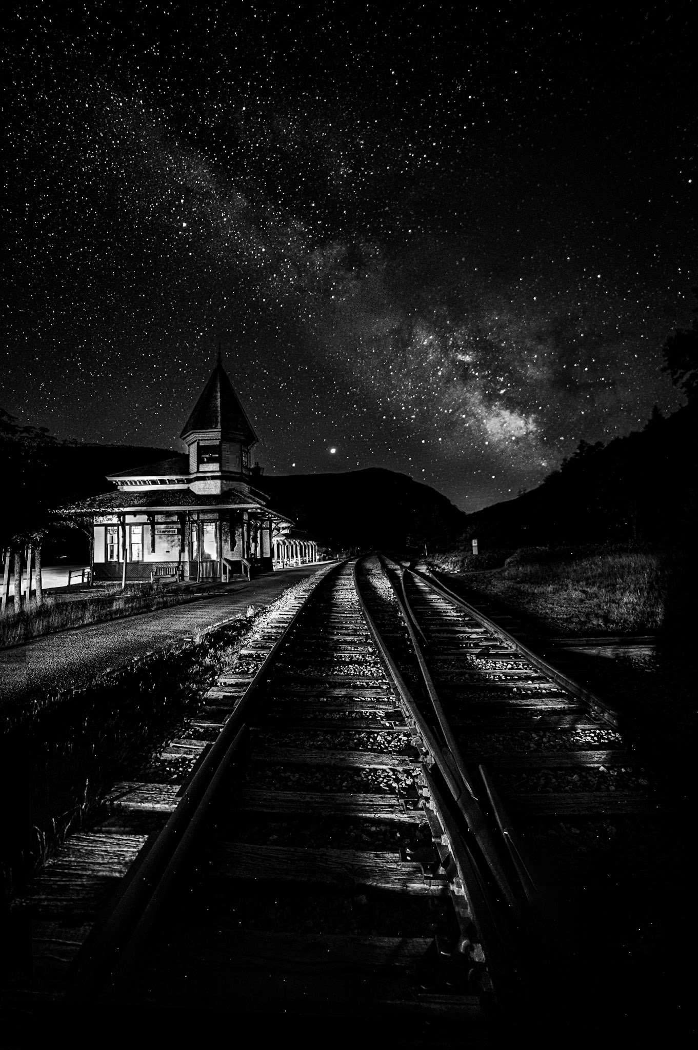 Made from 8 light frames with 10 dark frames by Starry Landscape Stacker 1.8.0. Algorithm: Min Value