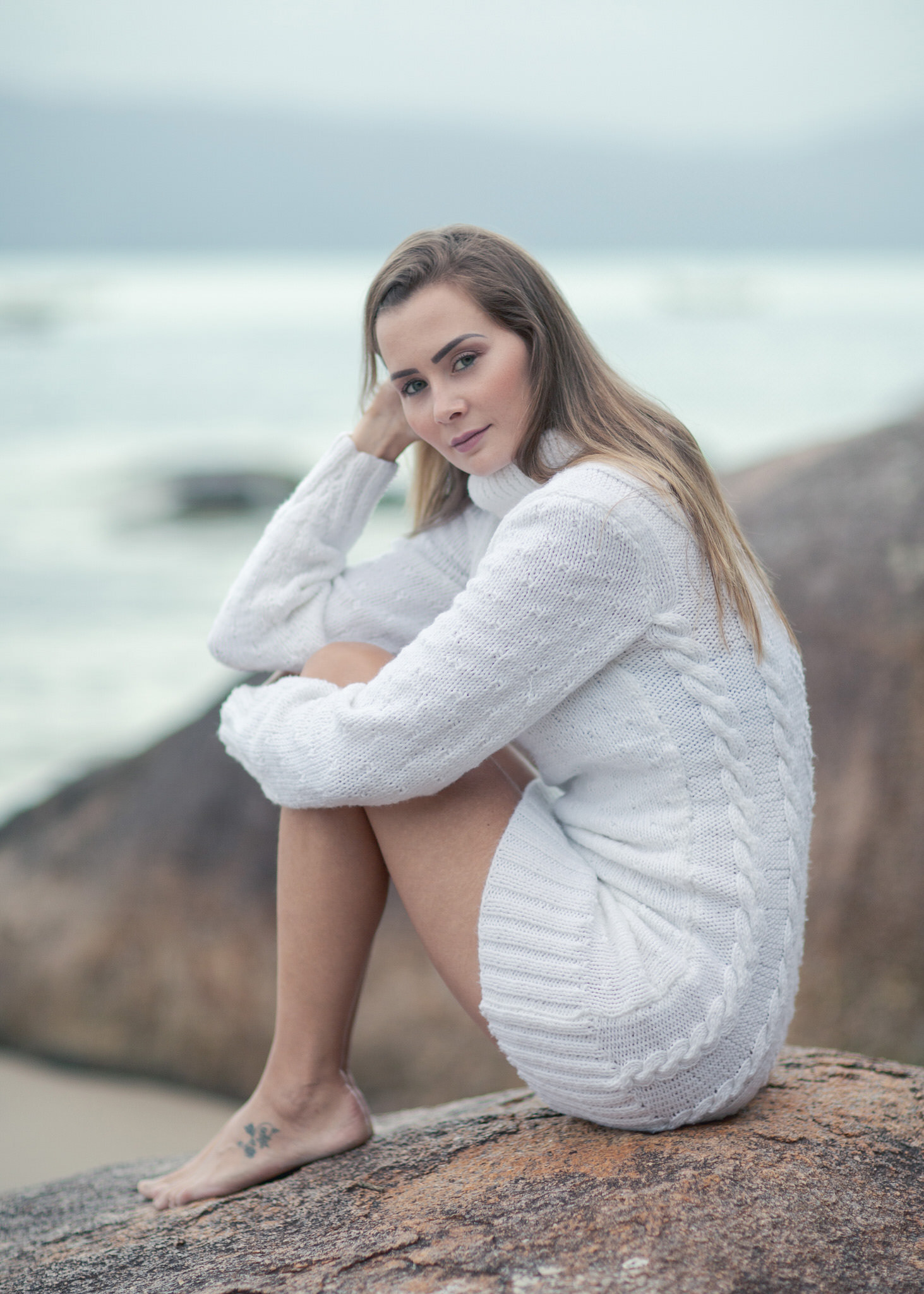 Ensaio fotográfico feminino na Praia da Daniela, em Florianópolis