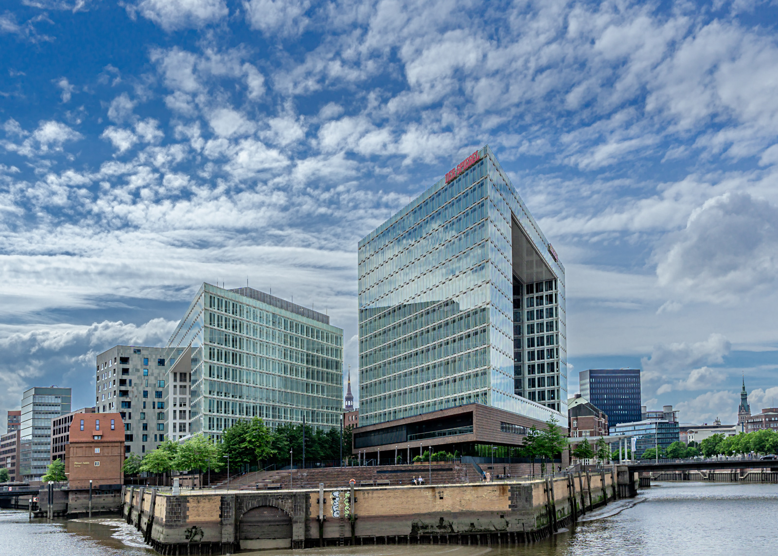 Der Spiegel | Settings: | iso 100 | 16mm | f/8 | 1/500 Sek. |