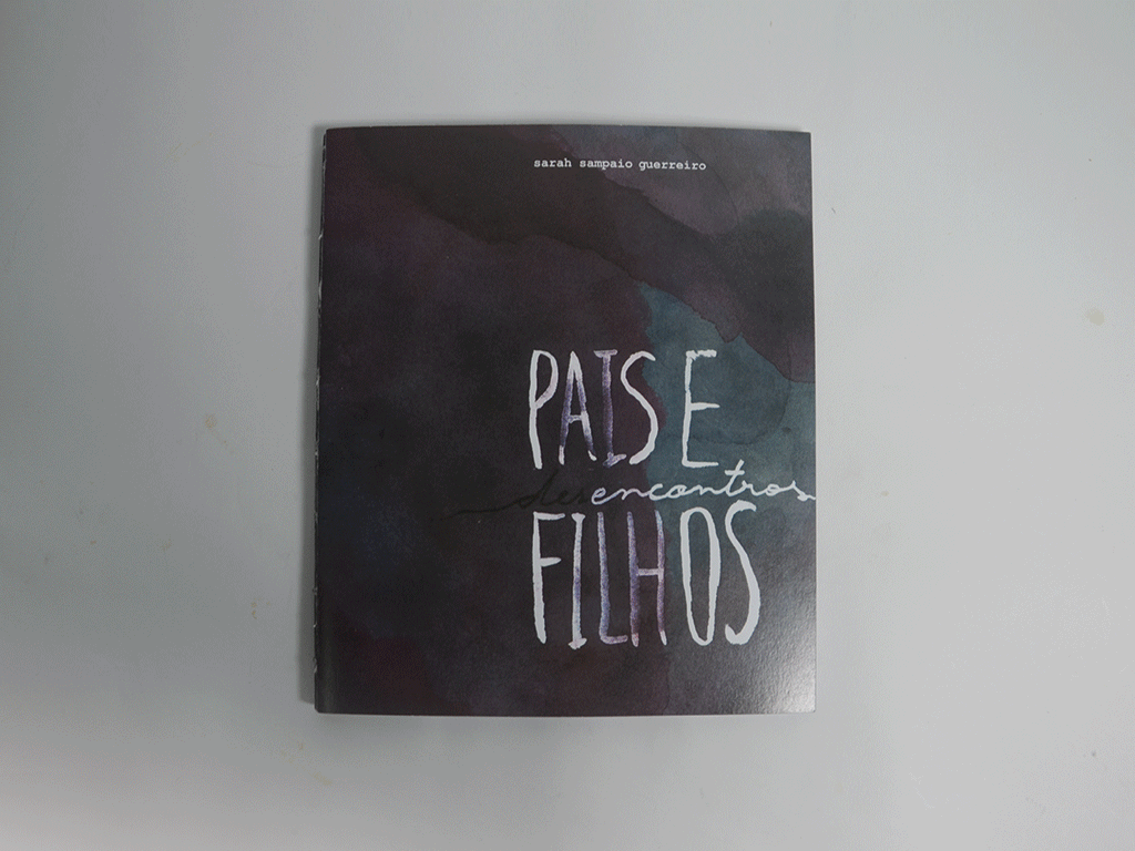 gif mostrando o livro Pais e Filhos, desencontros