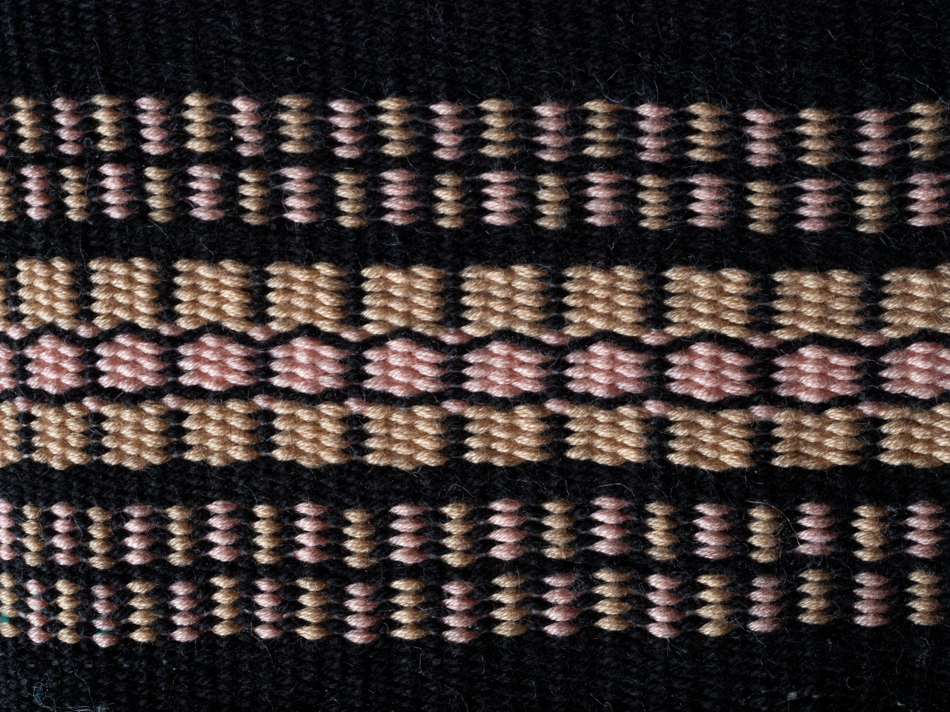 Krokbragd weave experiment, cushion sample
