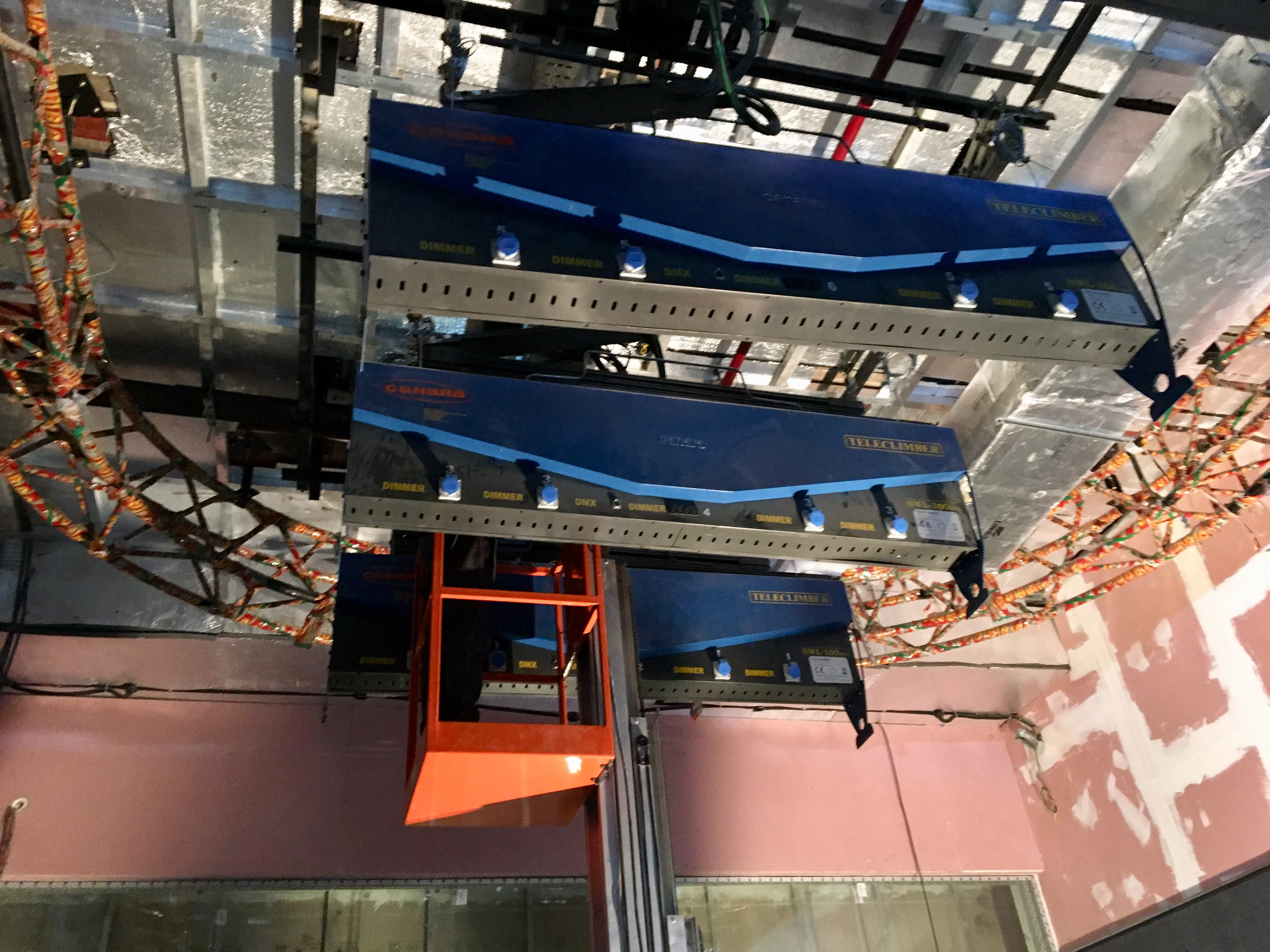 the ceiling clearance is crucial throughout!