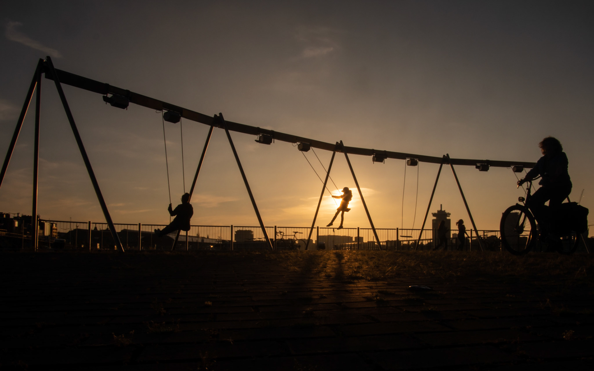 The singing swings