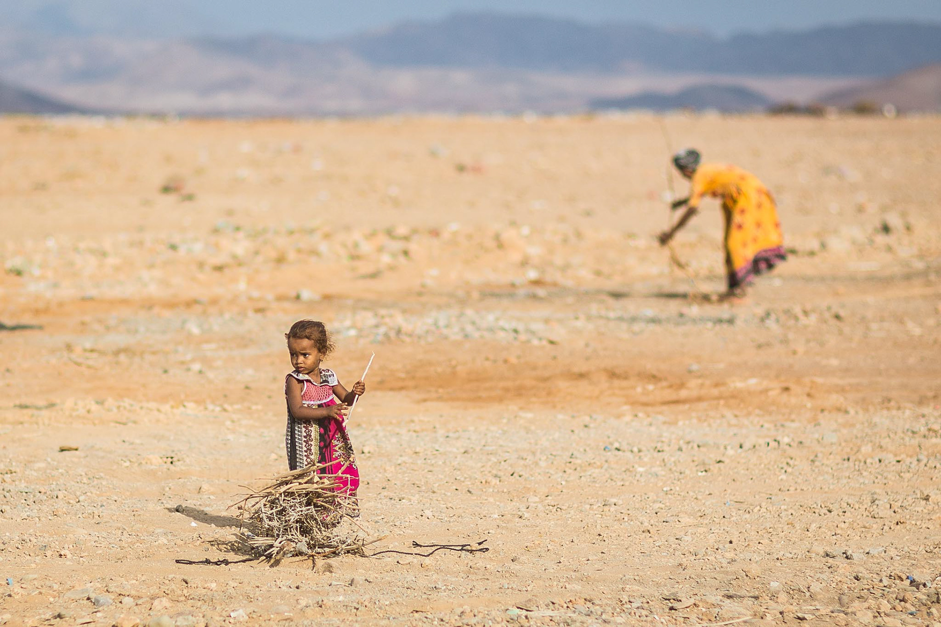 Mother and daughter collecting firewood, Djibouti (2017)