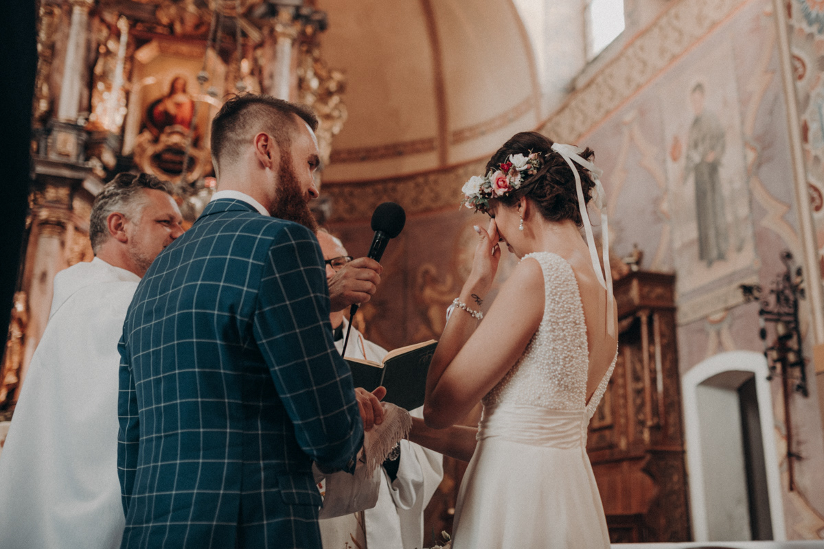 Reportaż ślubny Olsztyn. Osada Dębowo. Fotografia ślubna Olsztyn. Slow wedding. Slow wedding mazury.