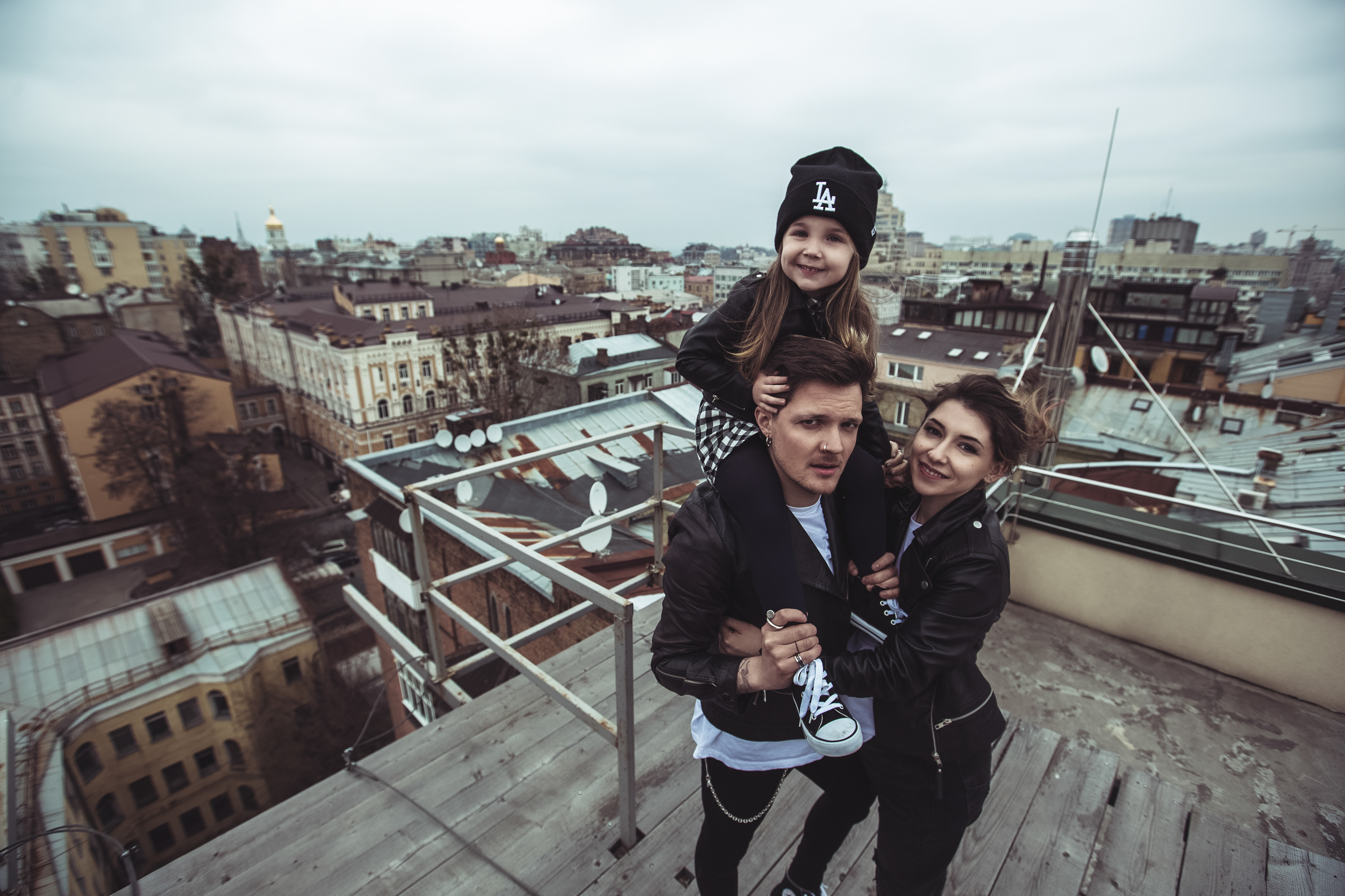 22 декабря 2022 г в смоленске презентовали проект «ёлки россии». женя украсил главную. в саранске суворовцы поздравили детей на елке. красивые девушки с венком на голове. женя украсил главную.