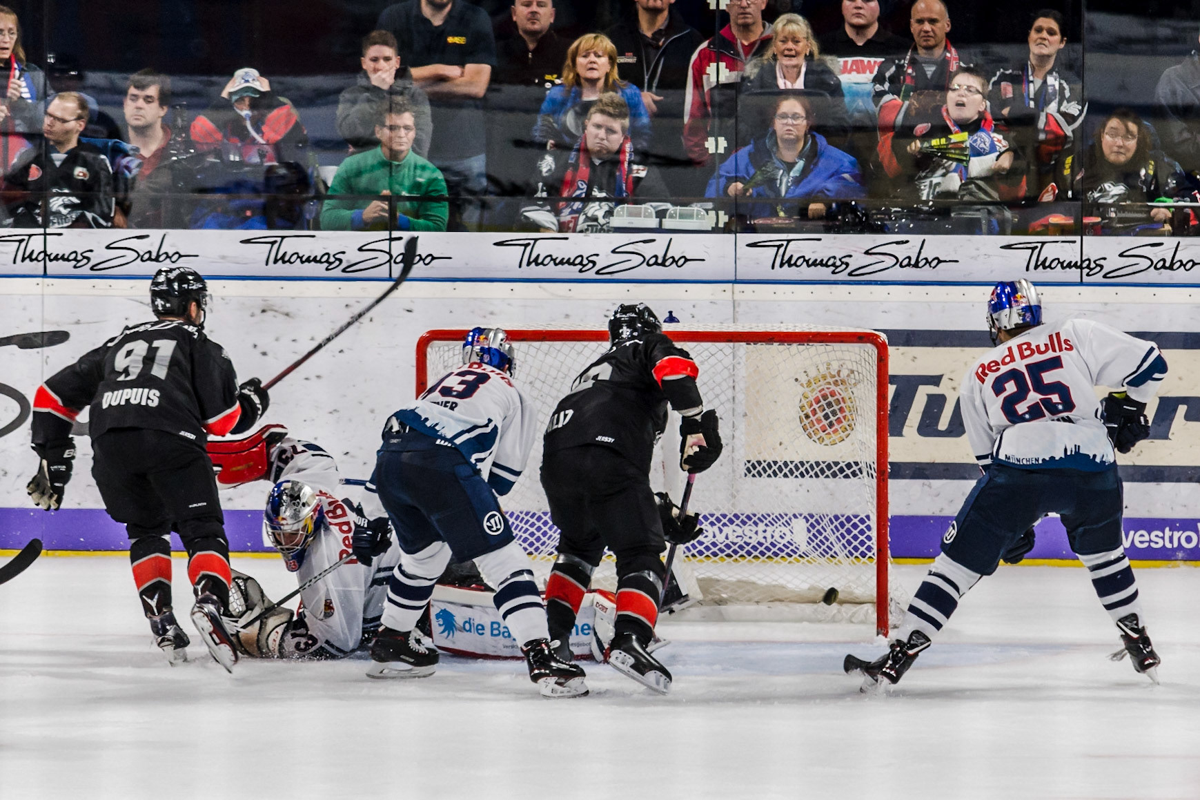 Was war das gestern für ein  Spiel! Zwei Topmannschaften auf Augehöhe. Trotz einiger Verletzten konnten unsere Jungs gestern trotzdem das Spiel für uns entscheiden!
Den Rest der Bilder gibts dann die Tage auf meinem Blog.