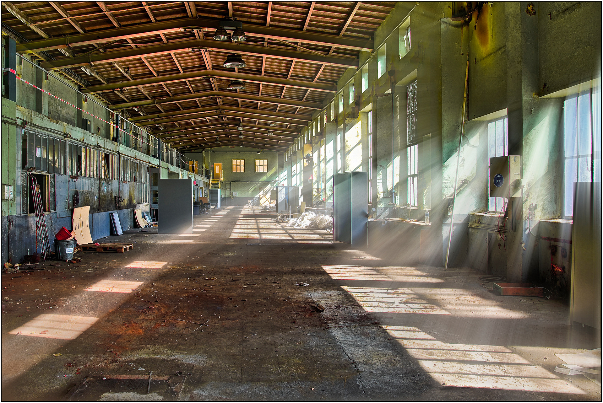 Ancien Atelier Electriciens - Electroniciens - Ajusteurs
