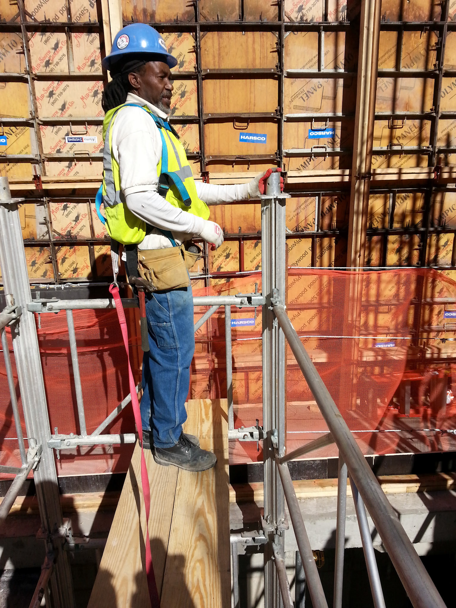 The way to go with LG Smart Phone  & Clear unlimited 4g wireless internet plus clear  antenna TV, Plus Metro Pcs unlimited 4g internet.  Android 2.3 platform, 3.5″ capacitive touch screen, virtual QWERTY keyboard, 5 MP camera and camcorder with an LED flash