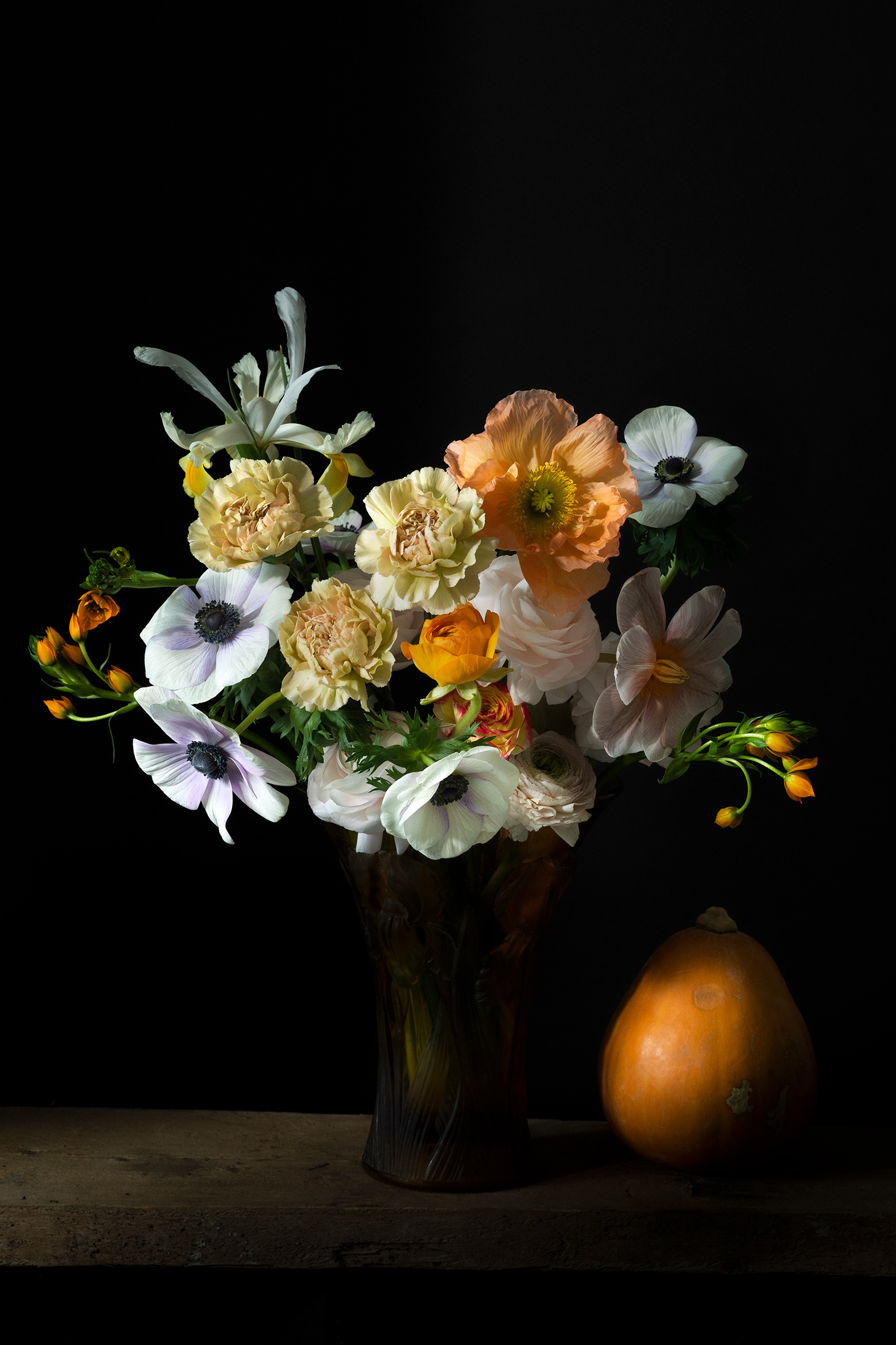 Photo Virginie Pérocheau photographer, still-life,nature morte,esprit picturale,peinture hollandaise, clair obscur, bouquet,courge,still life, pictorial spirit, Dutch painting, chiaroscuro, bouquet, courge