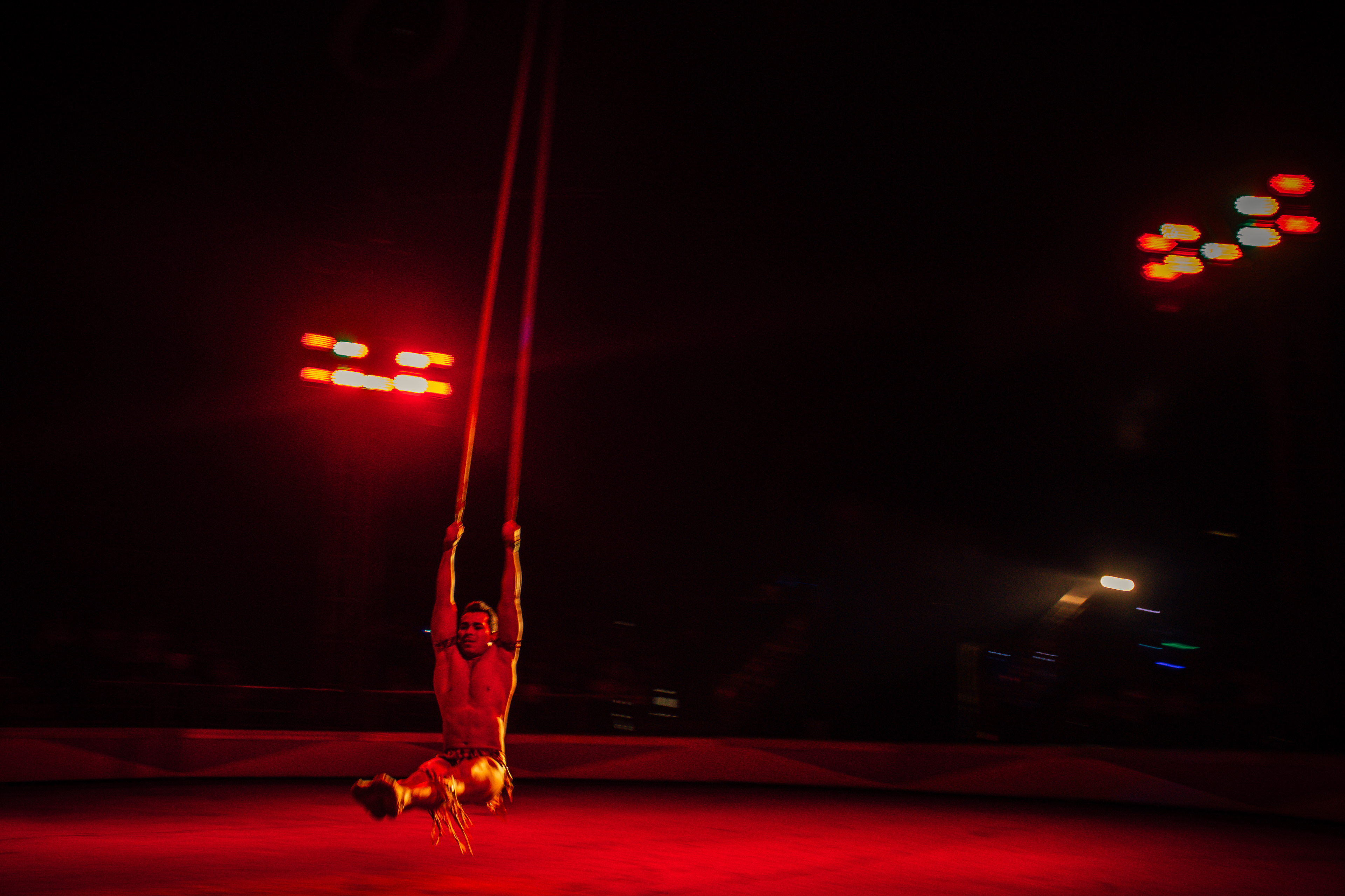 "Tarzan" during his aerial performance. he's 19 years old. Caracas, 2015