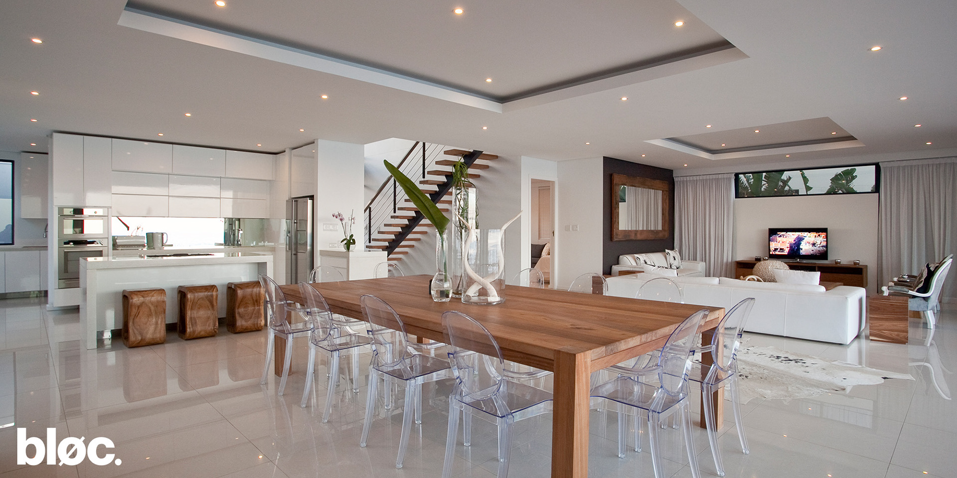 Modern beach house open plan lounge & dining space